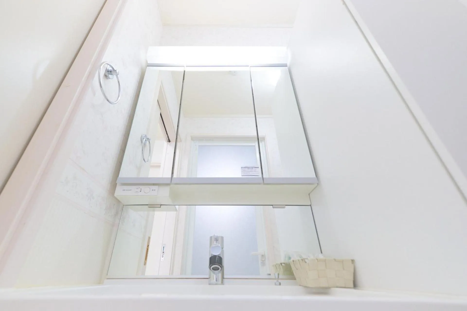 Soshigaya Apartment by Tranova