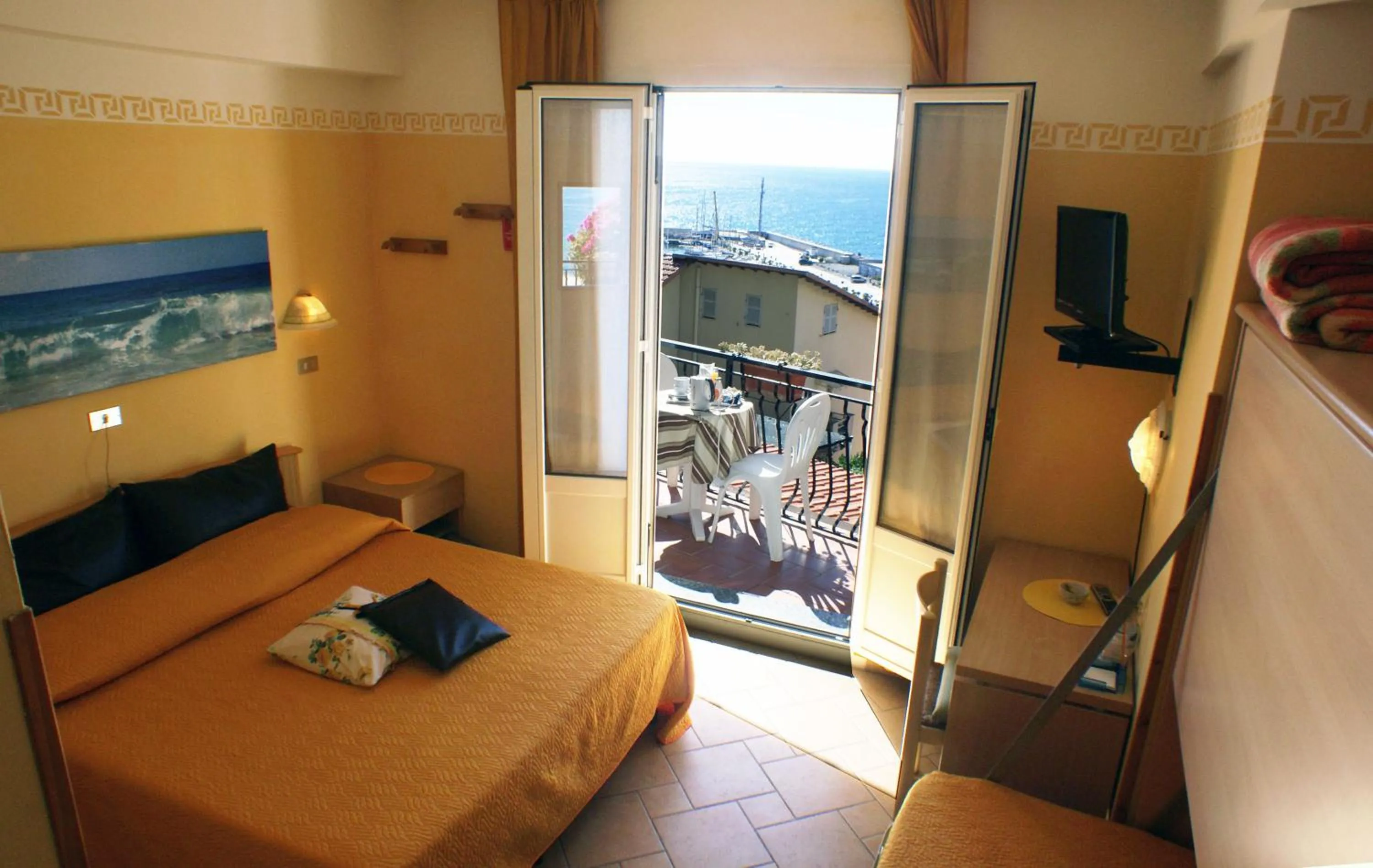 Bedroom, Bed in Albergo La Pineta