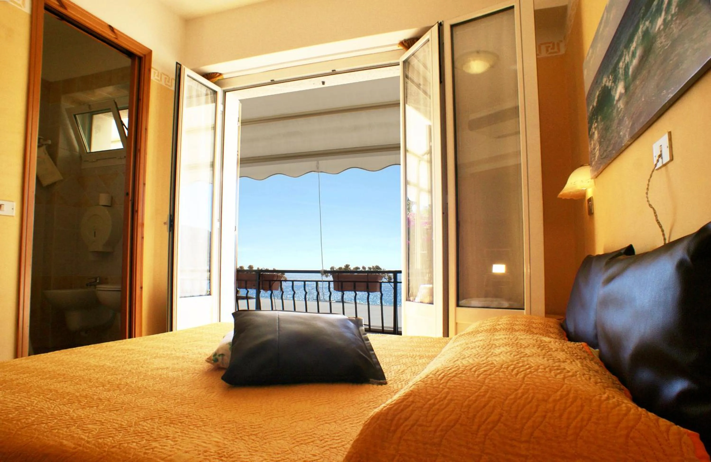 Bedroom, Bed in Albergo La Pineta