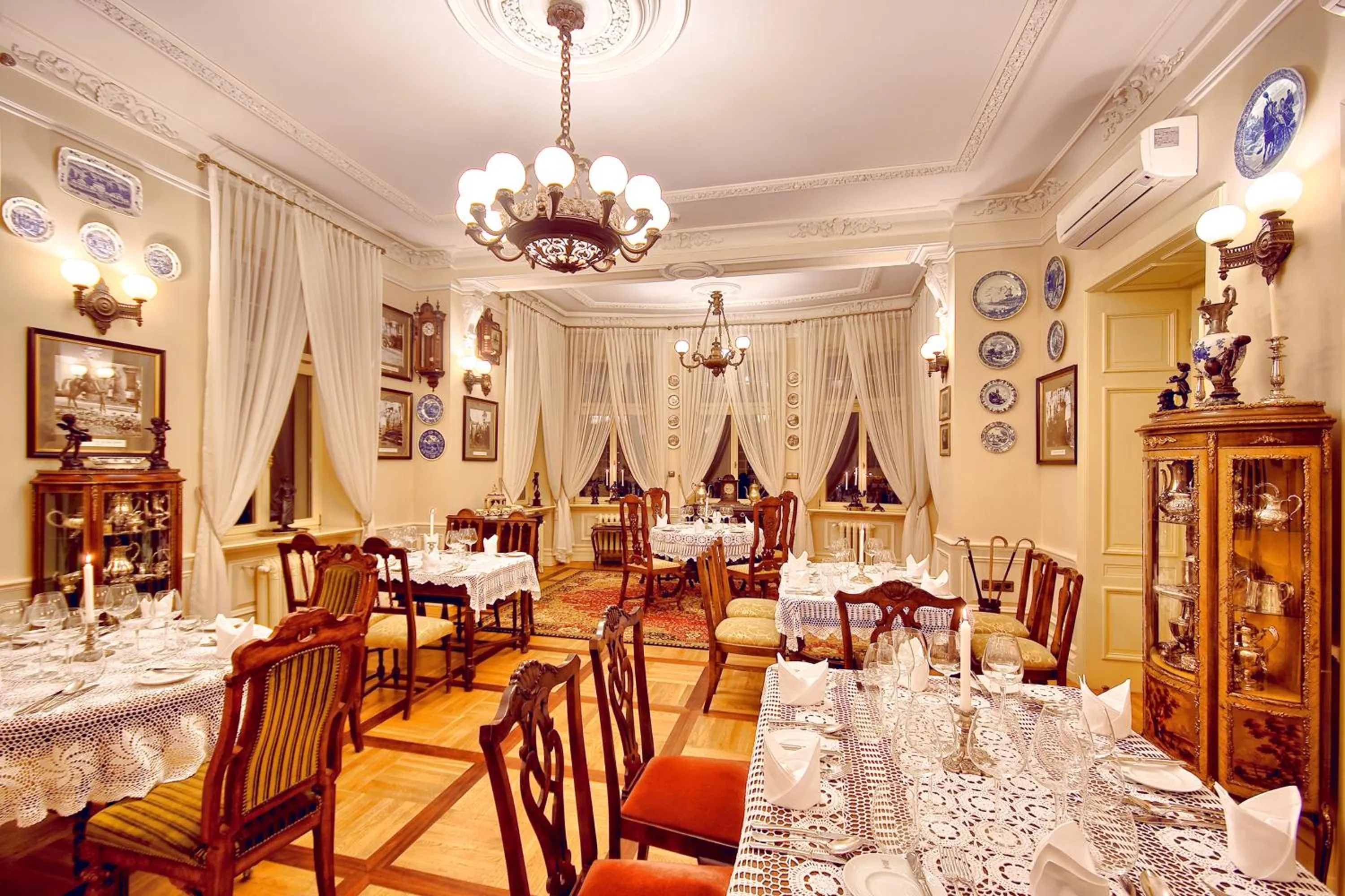 Restaurant/places to eat in Pałac Tłokinia