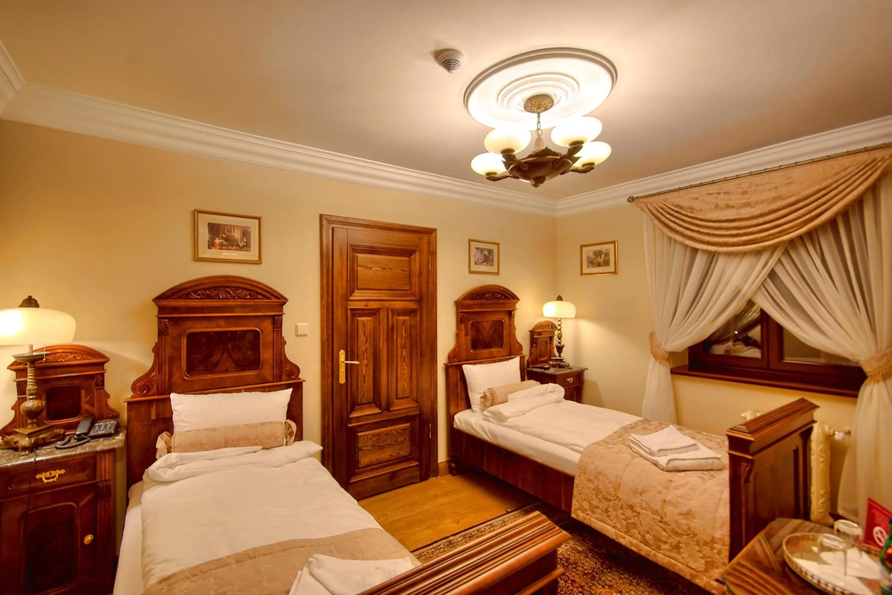 Bedroom, Bed in Pałac Tłokinia