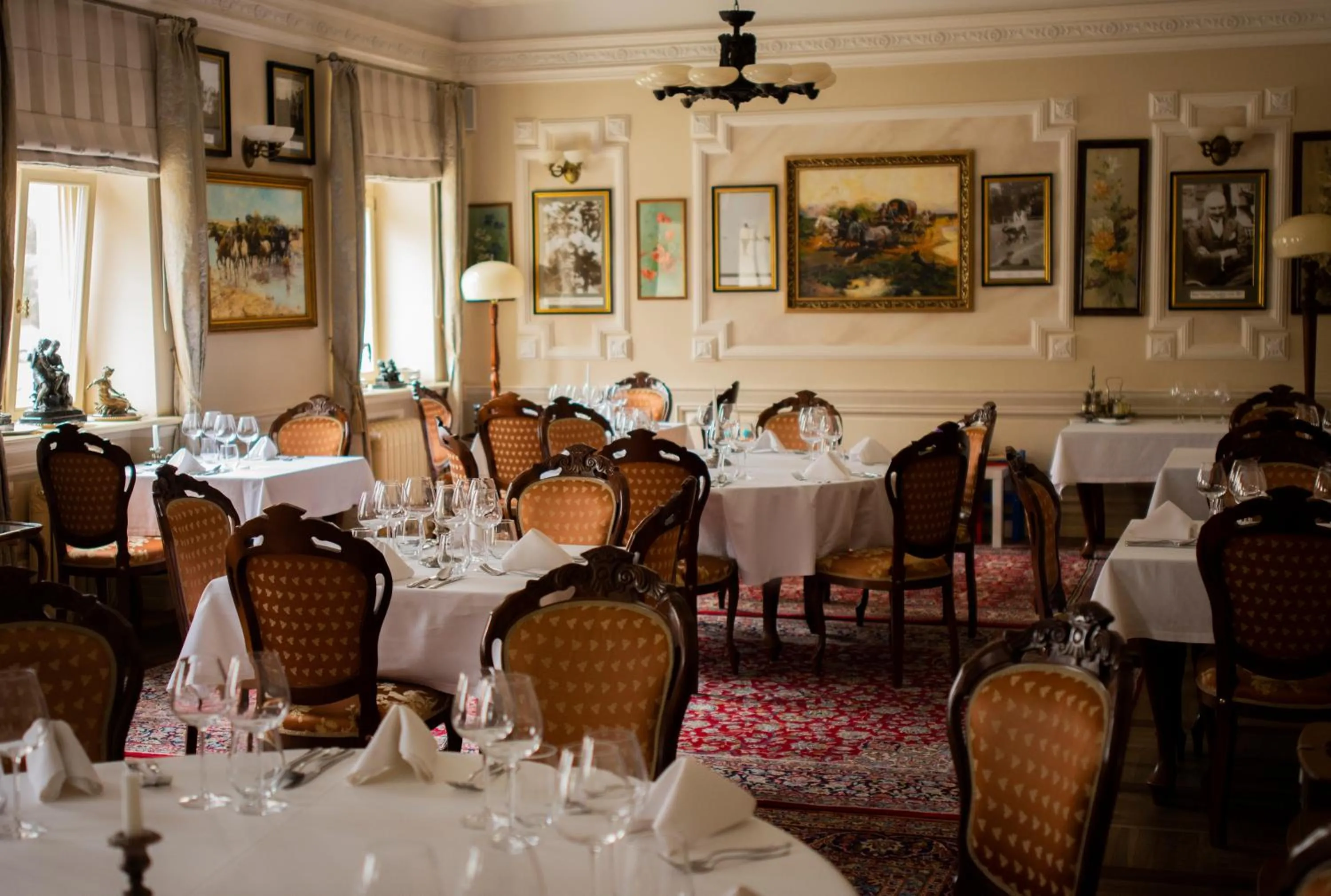 Restaurant/places to eat in Pałac Tłokinia
