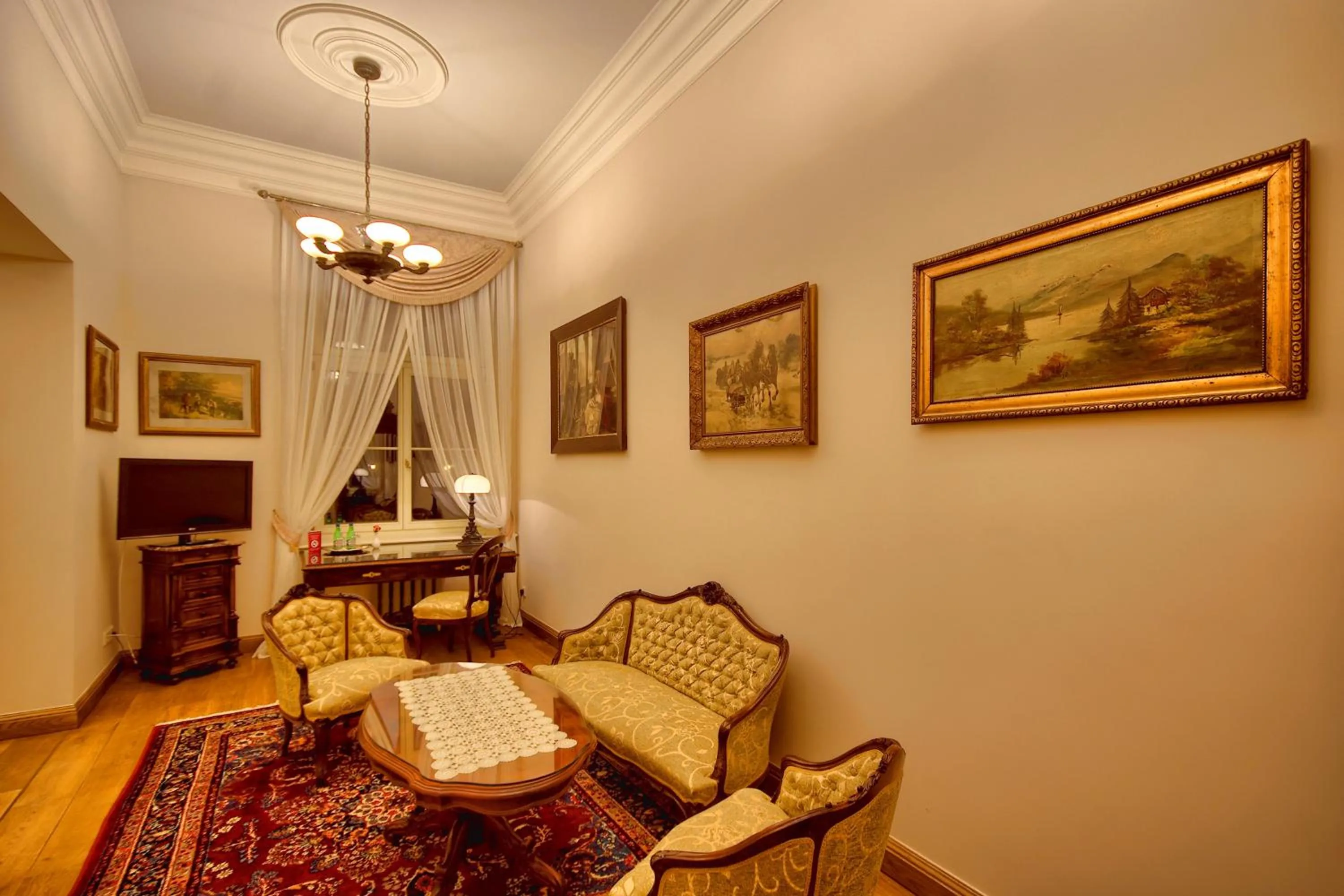 Seating area in Pałac Tłokinia