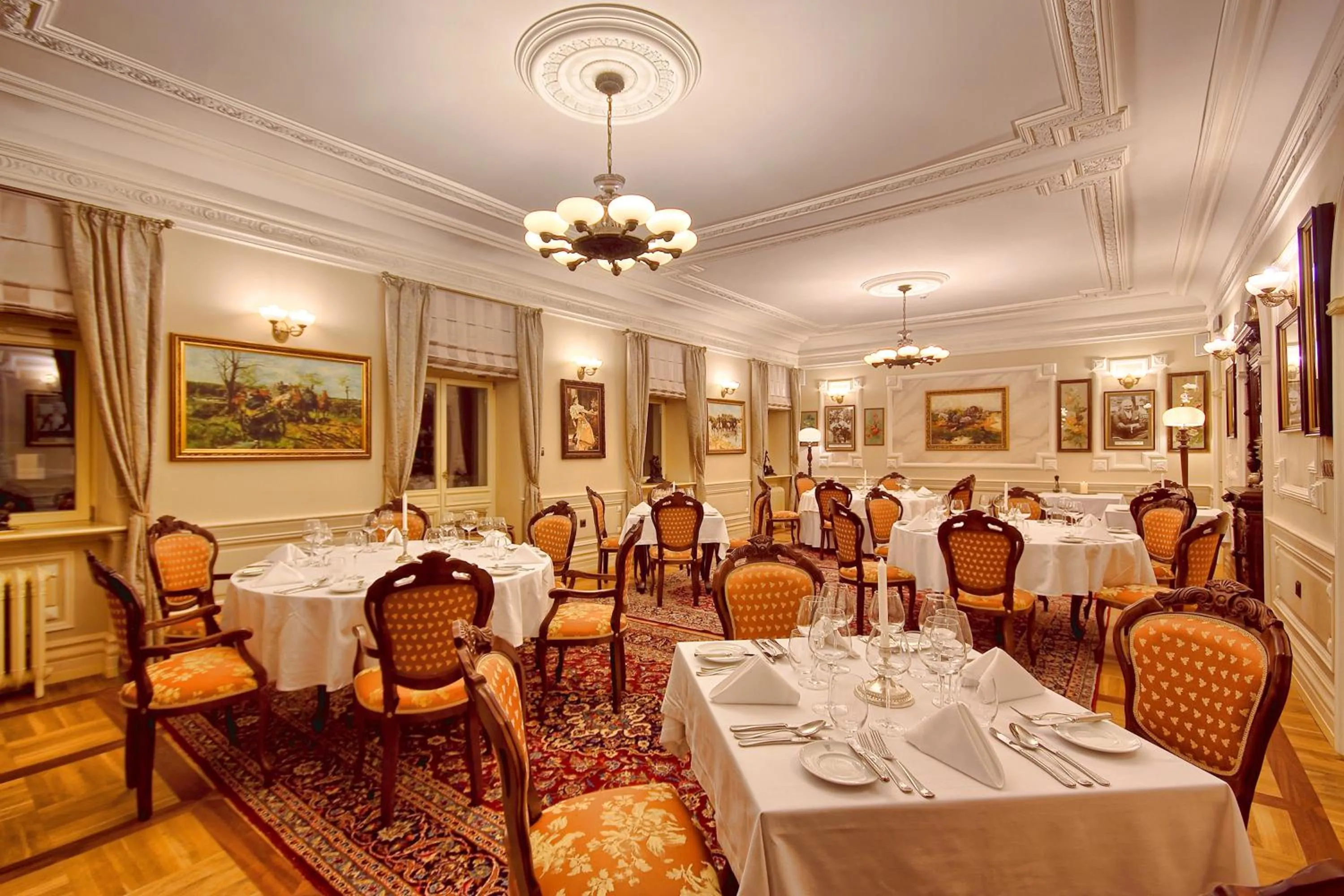 Restaurant/places to eat in Pałac Tłokinia