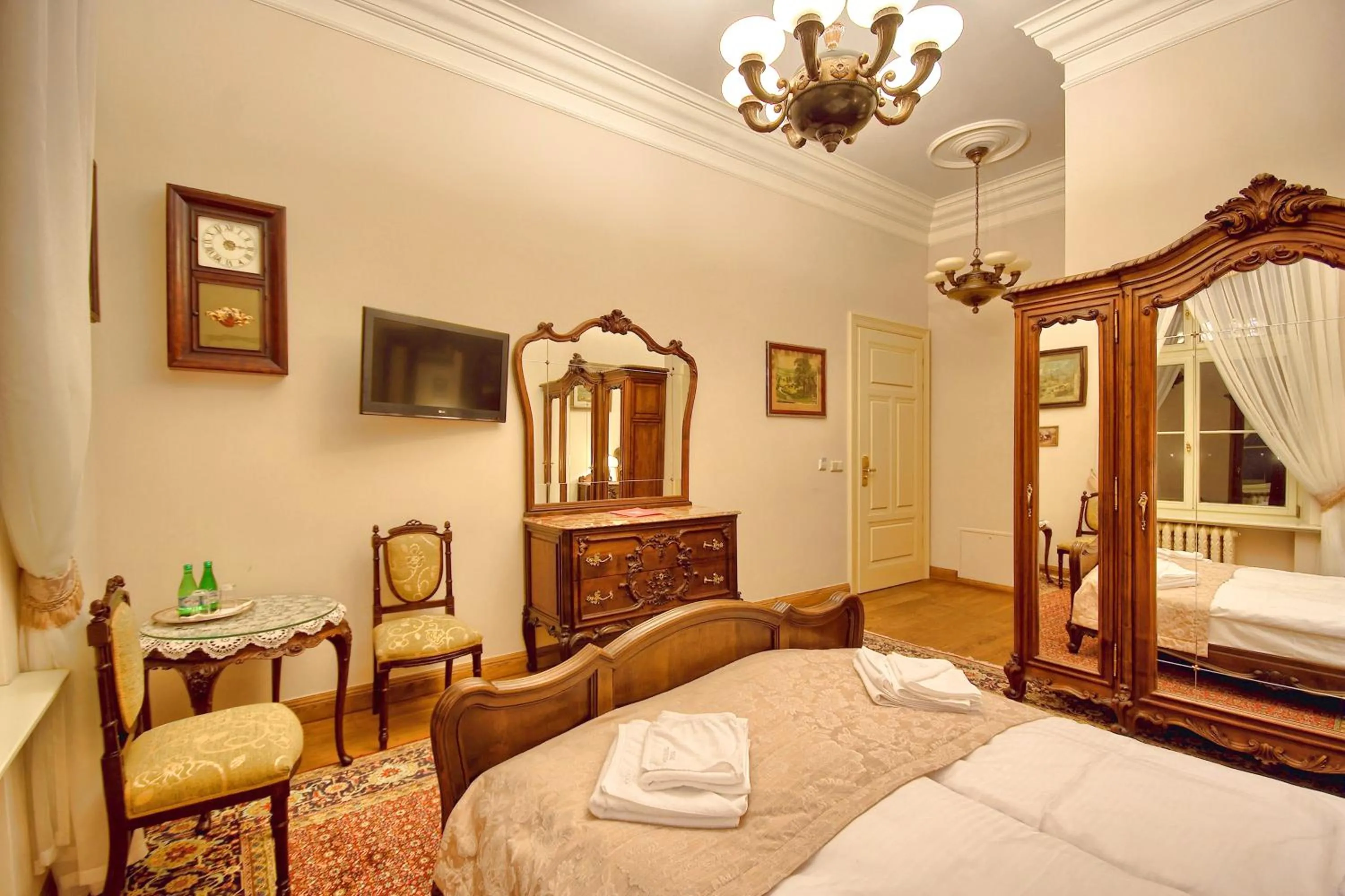 Bedroom, Bed in Pałac Tłokinia