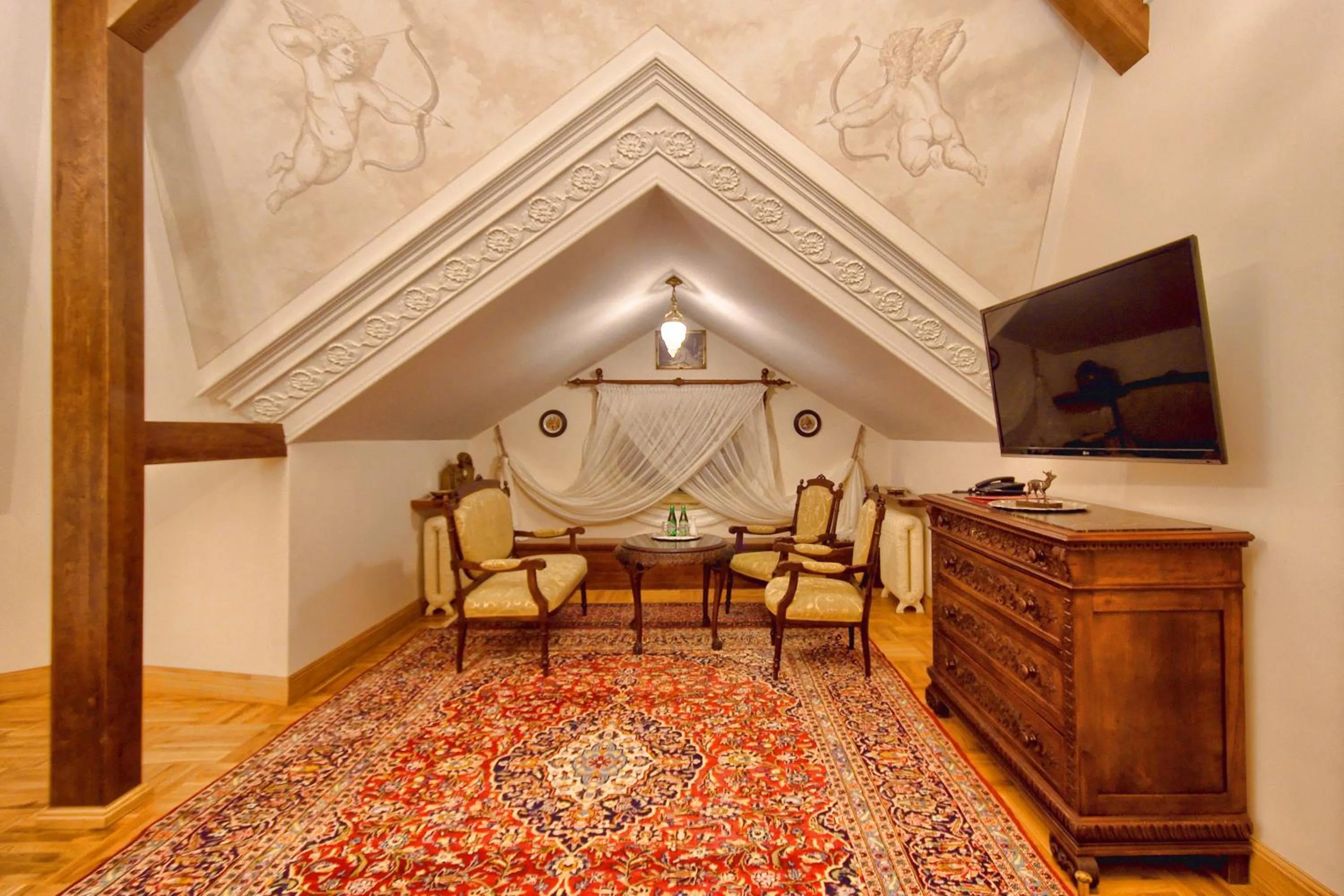 Seating area in Pałac Tłokinia