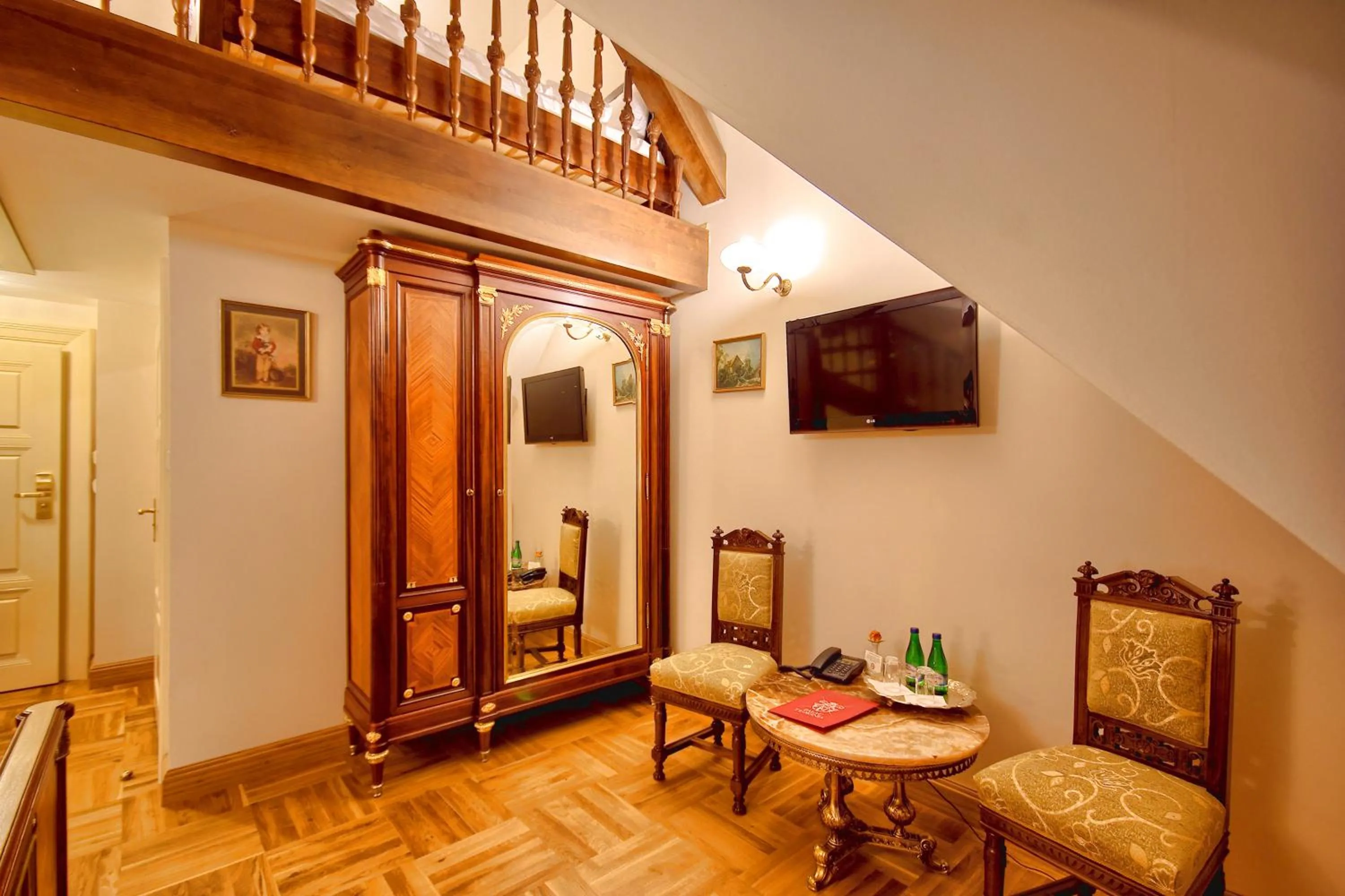 Seating area in Pałac Tłokinia