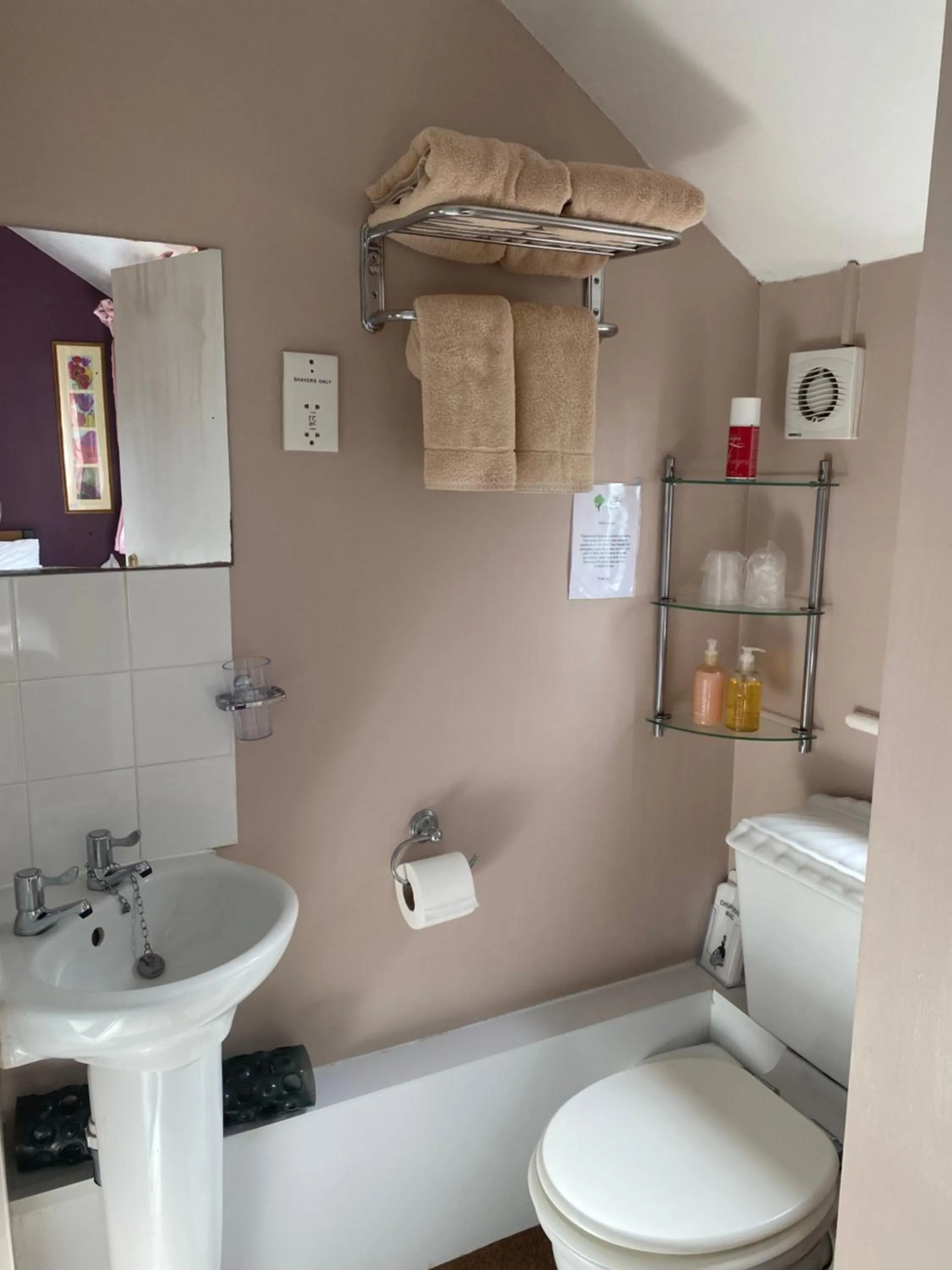 Toilet in White Heather Guest House