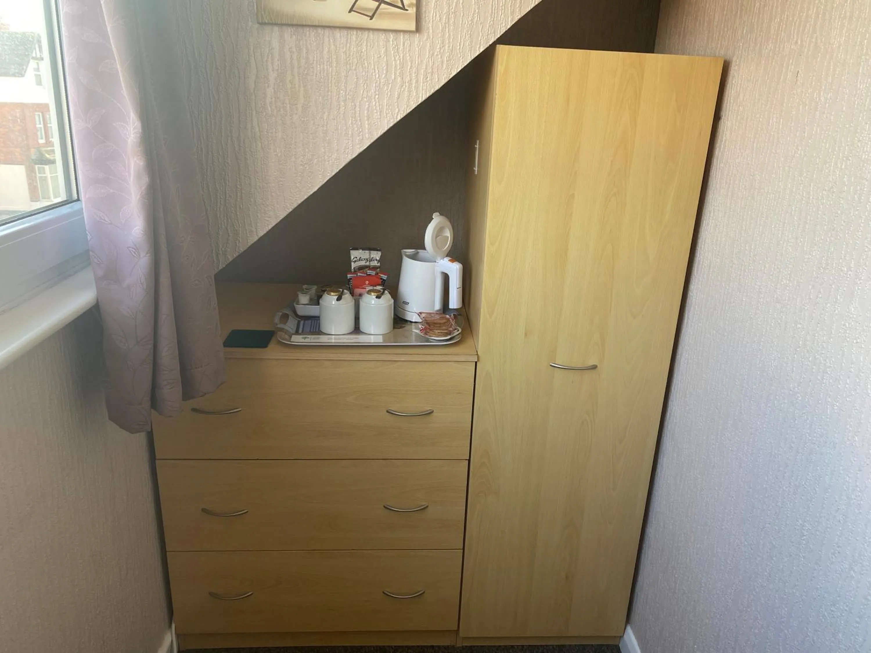 Coffee/tea facilities in White Heather Guest House