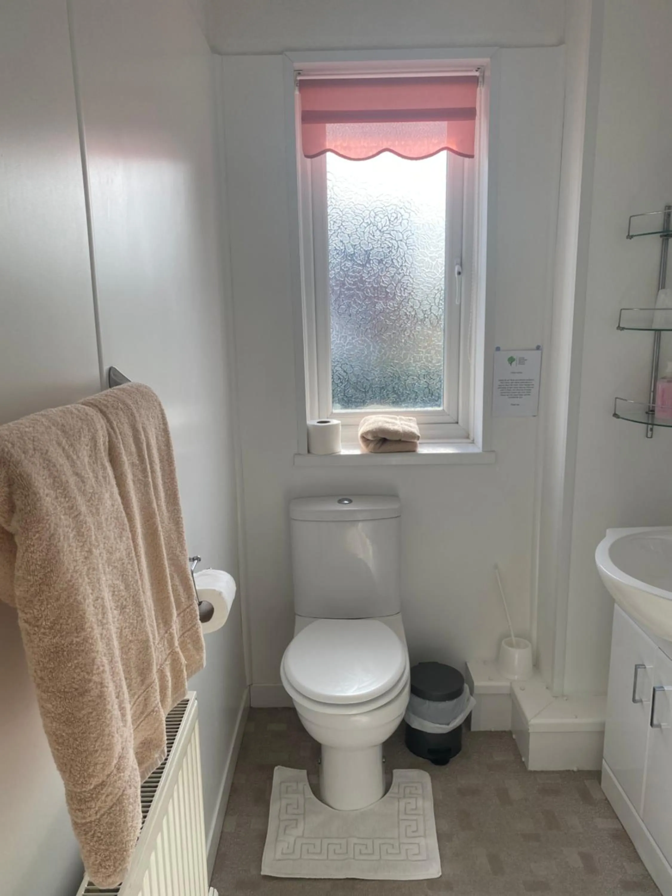 Toilet in White Heather Guest House