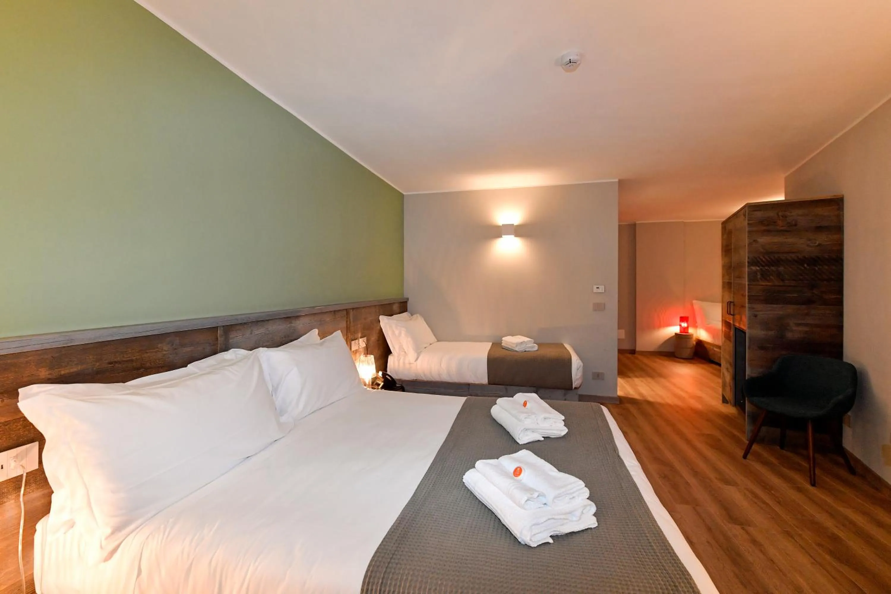 Photo of the whole room, Bed in Du Parc Hotel