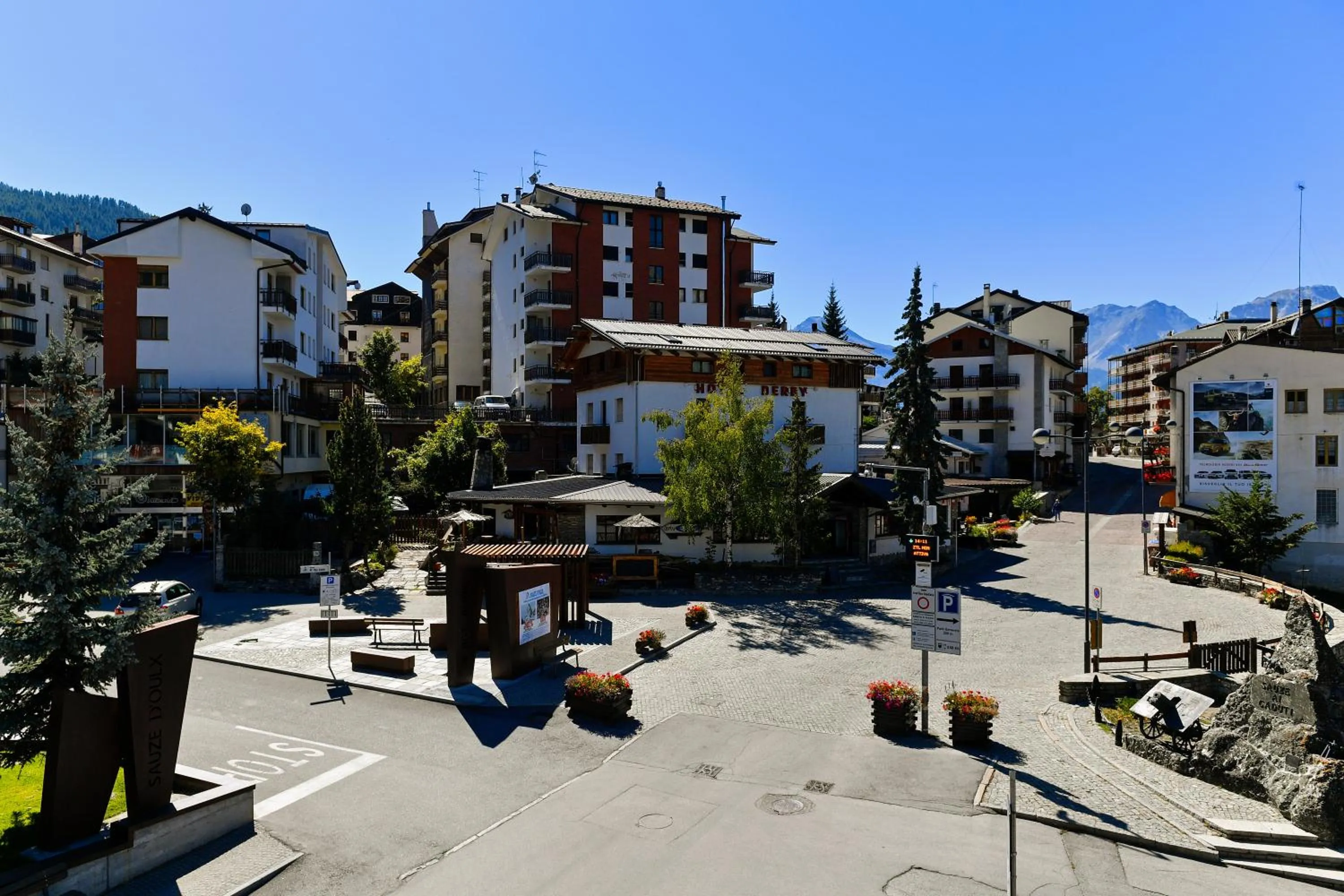 Neighbourhood in Du Parc Hotel