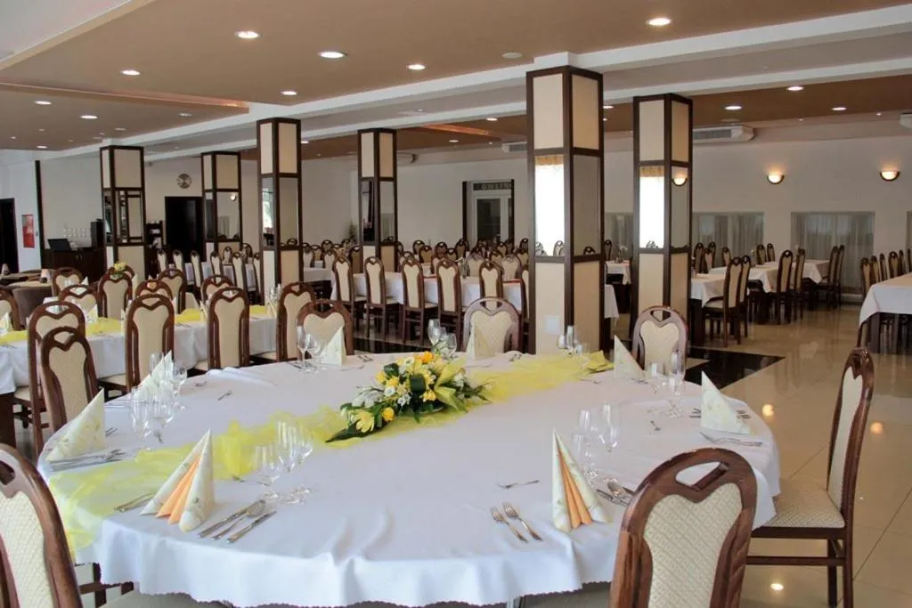 Banquet/Function facilities in Hotel Auto Jas
