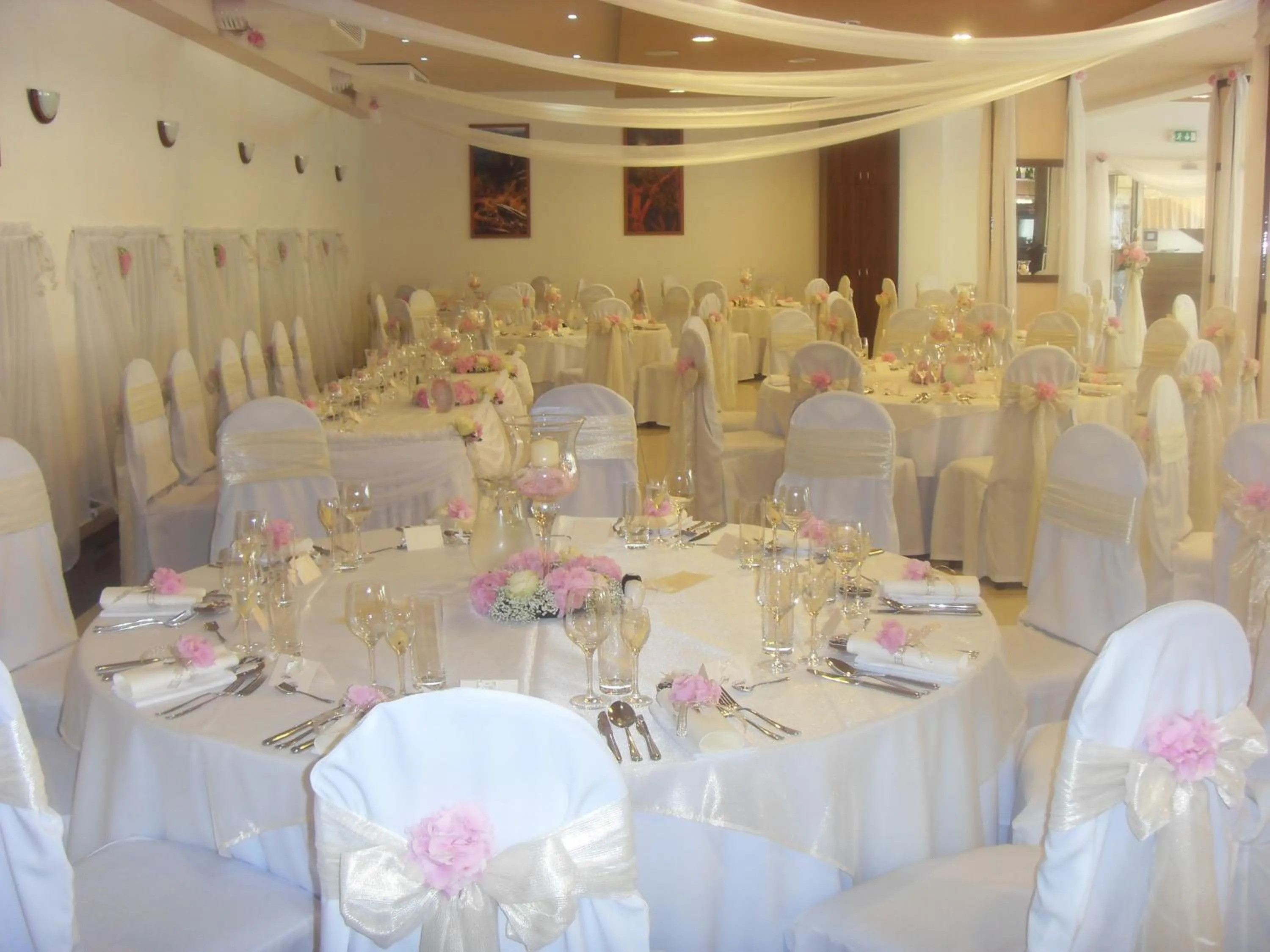 Banquet/Function facilities in Hotel Auto Jas