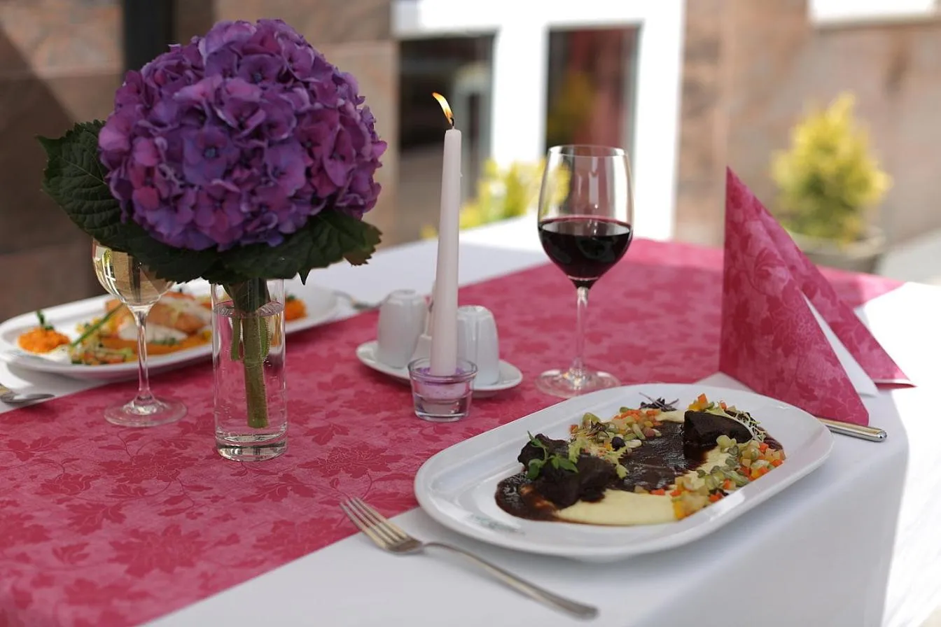 Lunch in Hotel Auto Jas