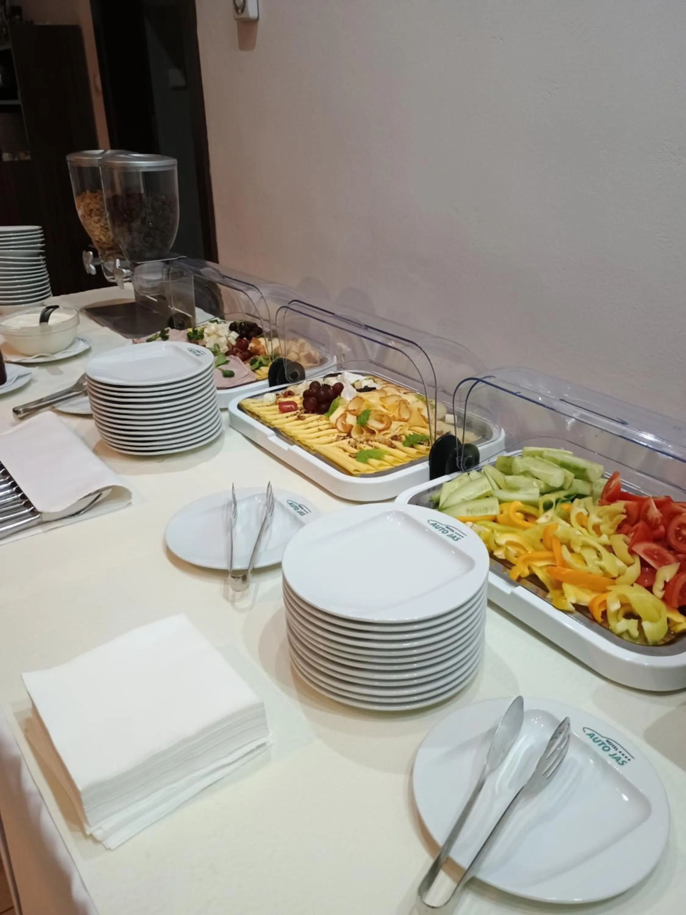 Breakfast in Hotel Auto Jas