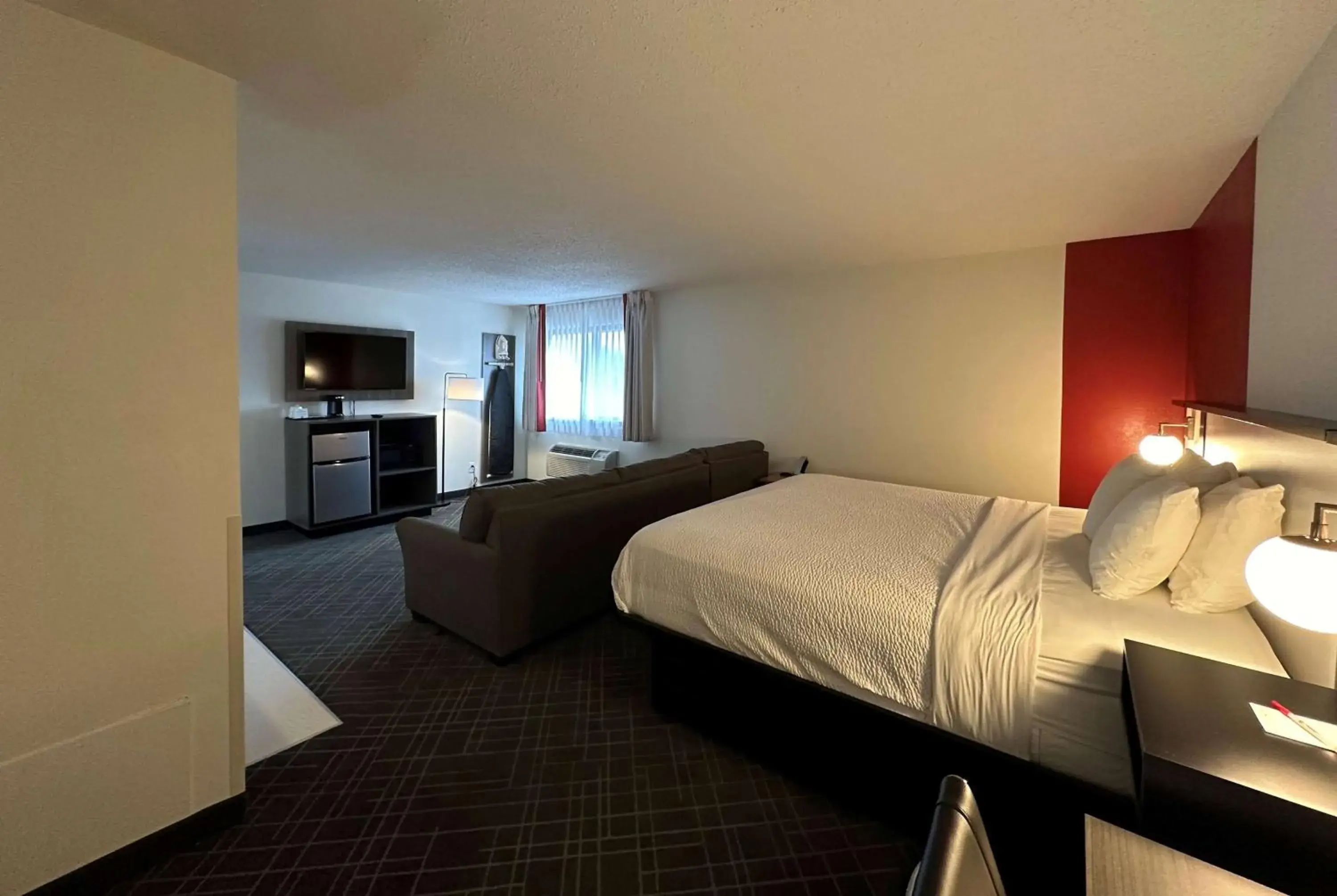 Photo of the whole room, Bed in Ramada by Wyndham Waupaca Photo of the whole room, Bed in Ramada by Wyndham Waupaca