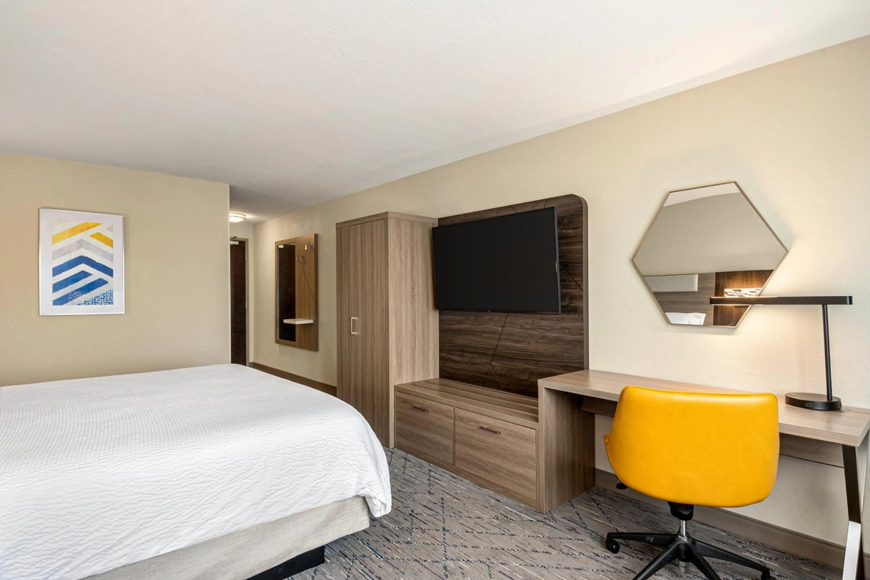 Photo of the whole room, Bed in Holiday Inn Express Richmond by IHG