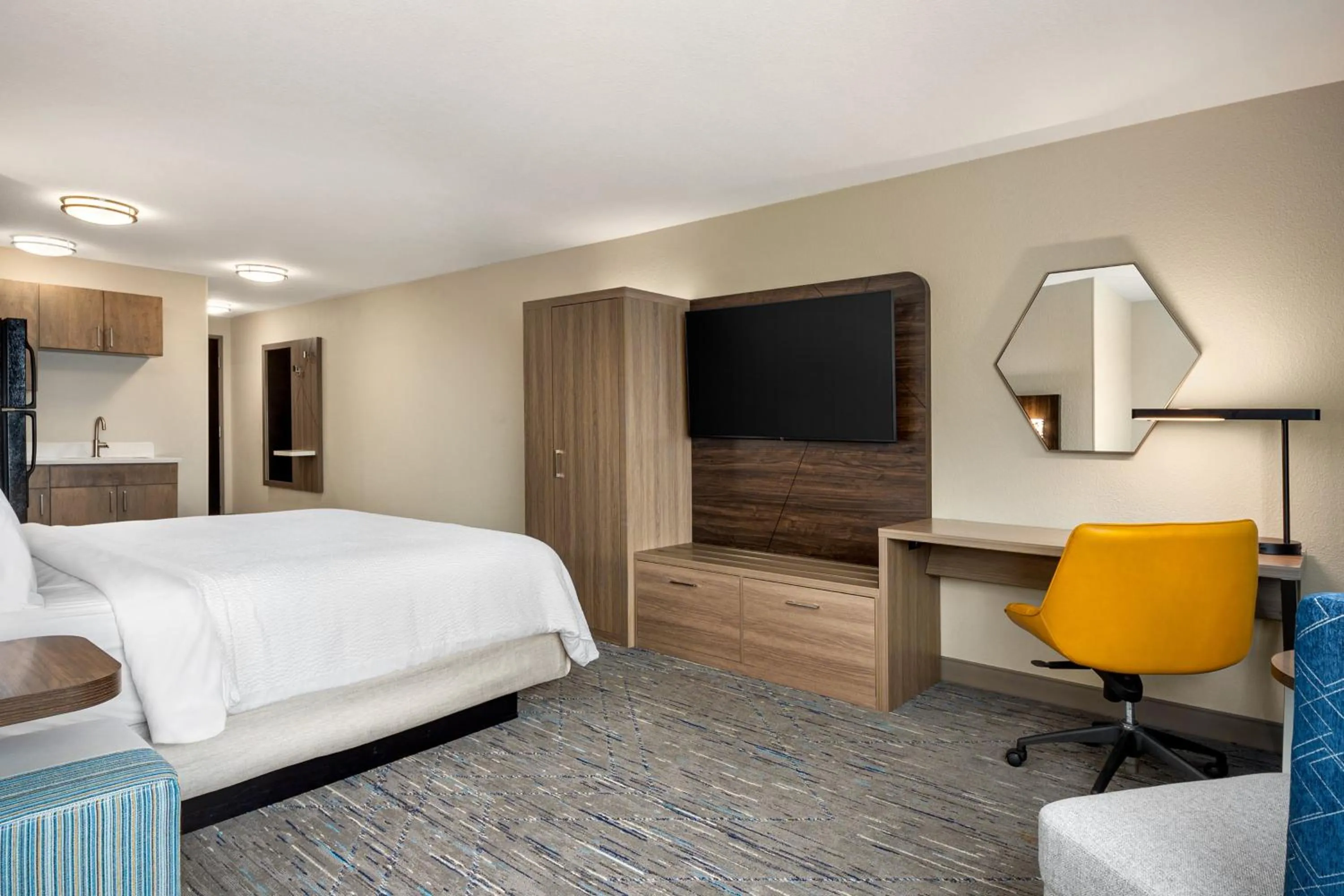 Photo of the whole room, Bed in Holiday Inn Express Richmond by IHG