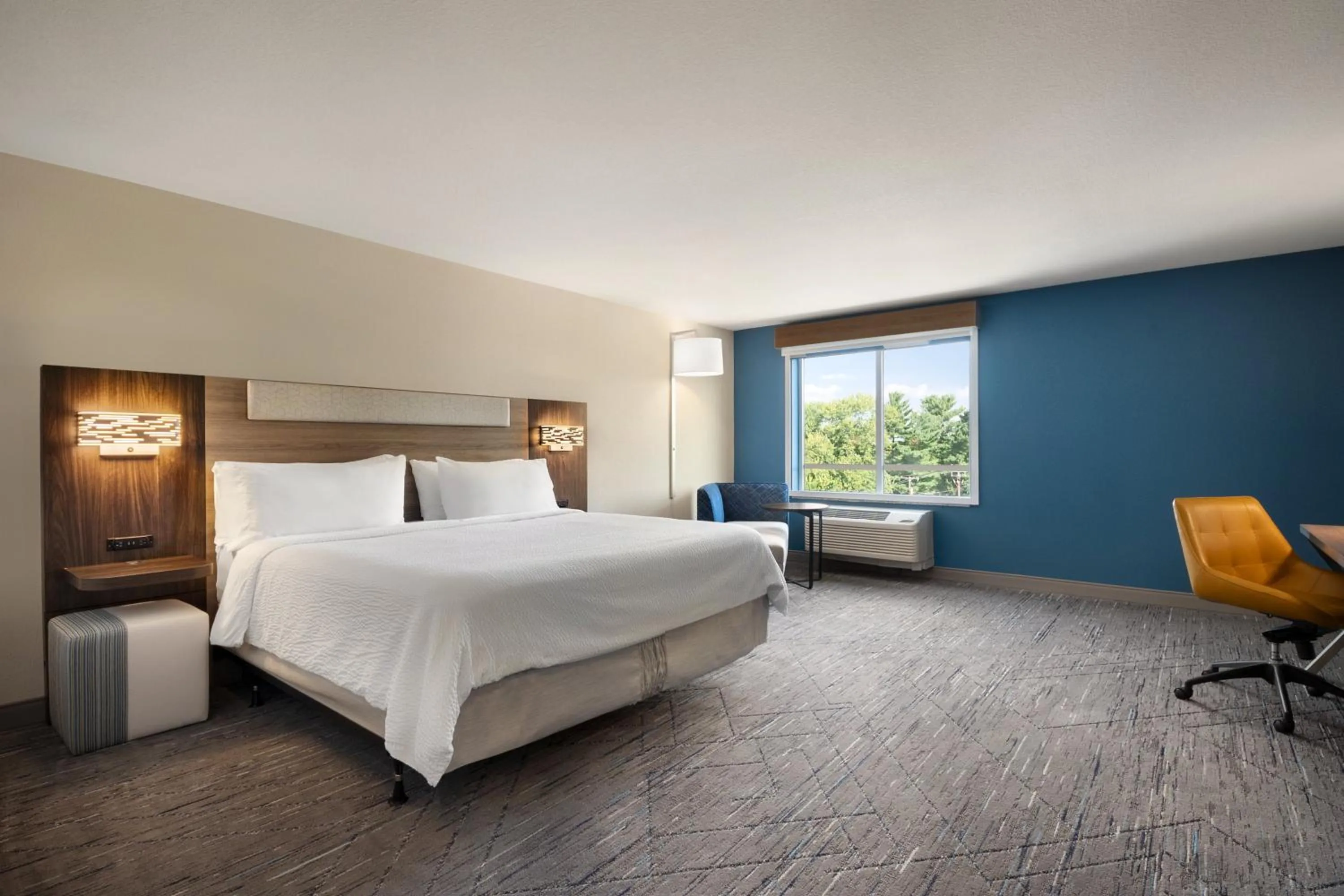 Photo of the whole room, Bed in Holiday Inn Express Richmond by IHG