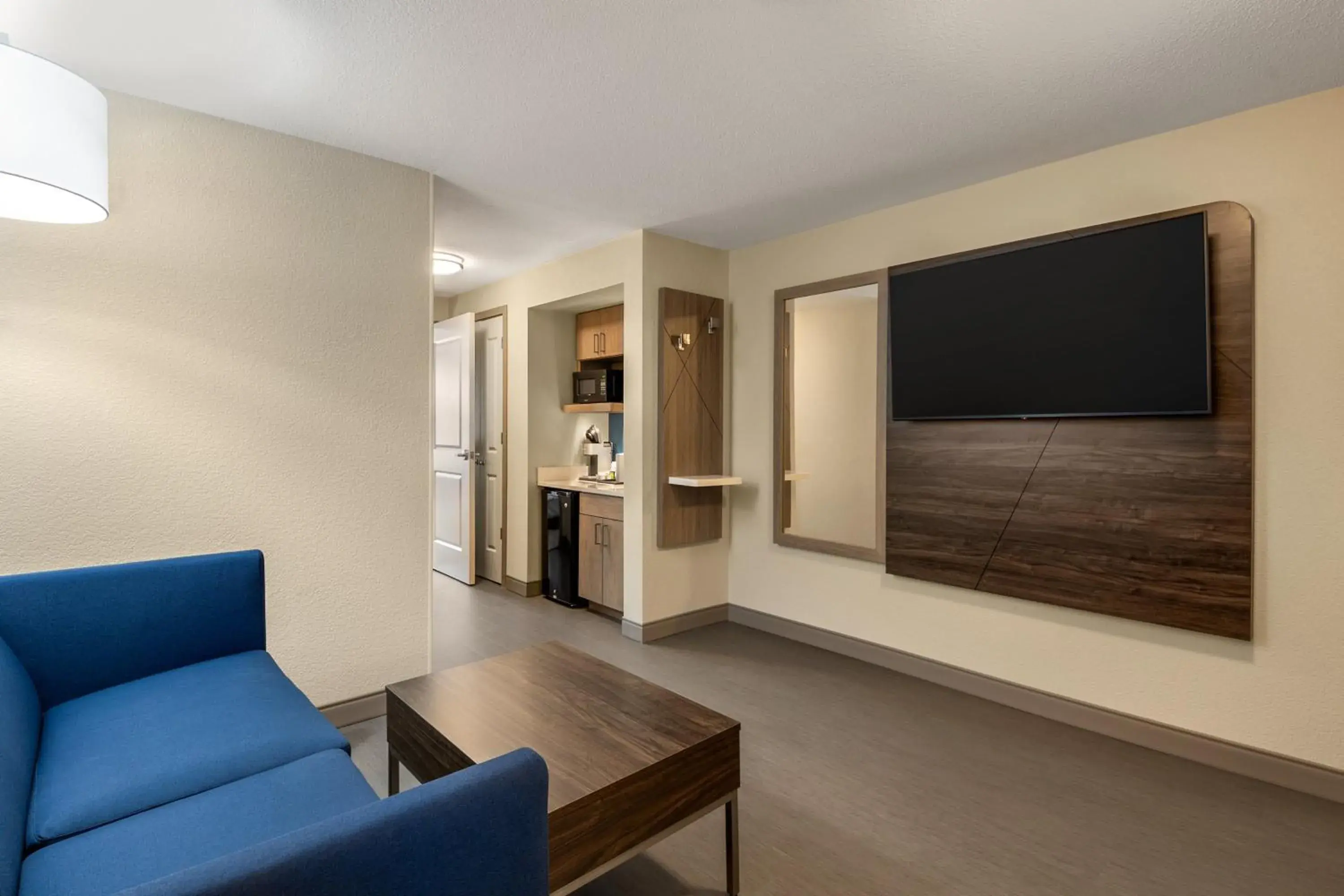 Photo of the whole room in Holiday Inn Express Richmond by IHG Photo of the whole room in Holiday Inn Express Richmond by IHG