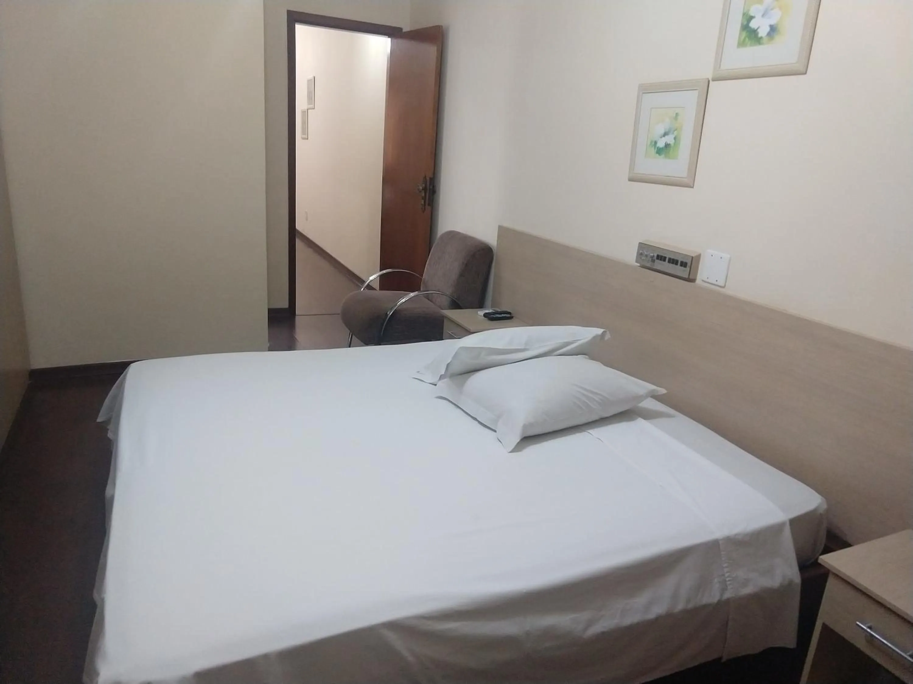 Bed in Plaza Suite Hotel