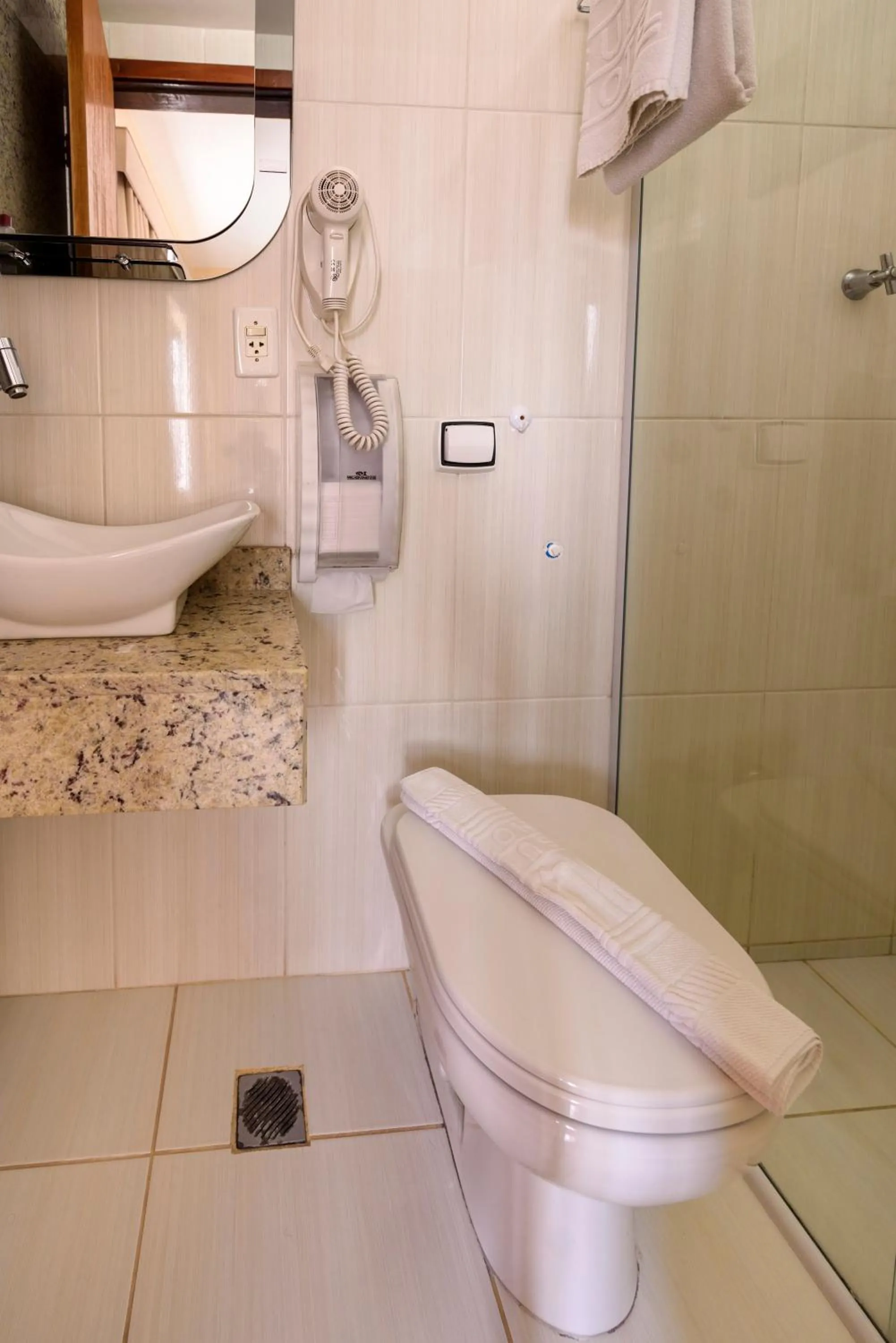 Bathroom in Plaza Suite Hotel