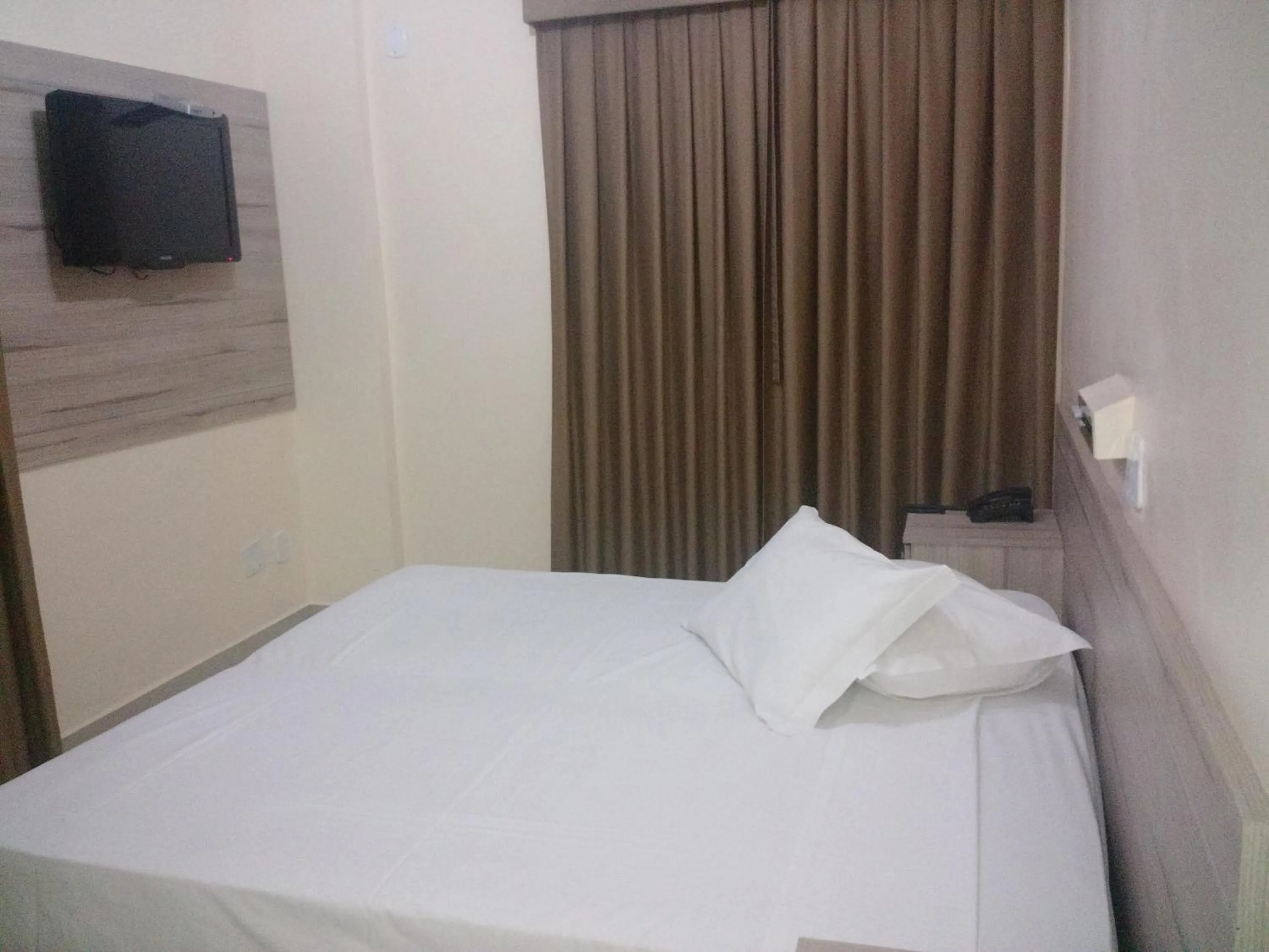 Bedroom, Bed in Plaza Suite Hotel