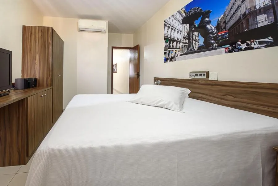 Bed in Plaza Suite Hotel