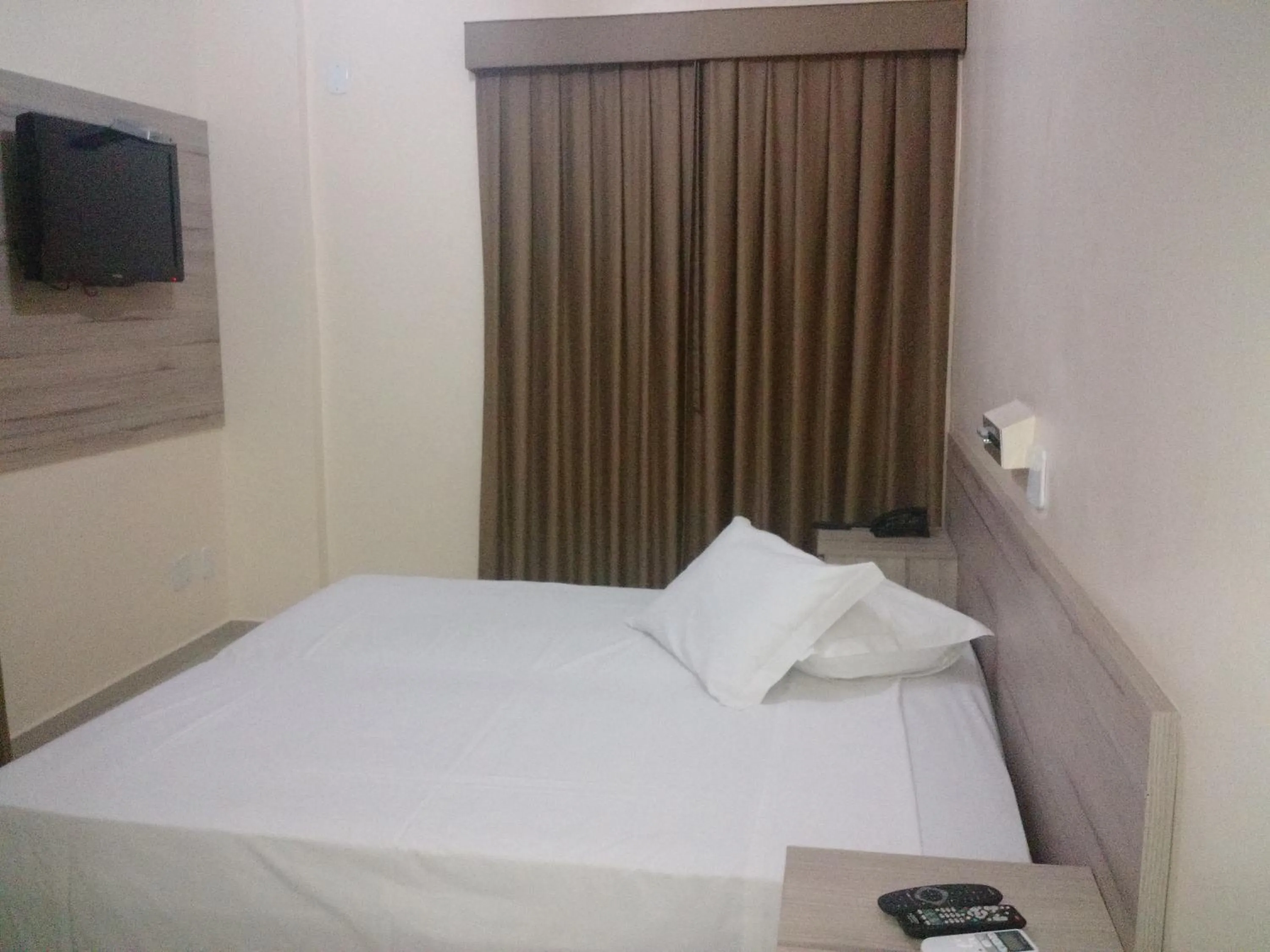 Bedroom, Bed in Plaza Suite Hotel