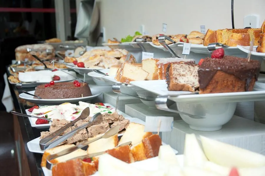 Restaurant/places to eat in Plaza Suite Hotel