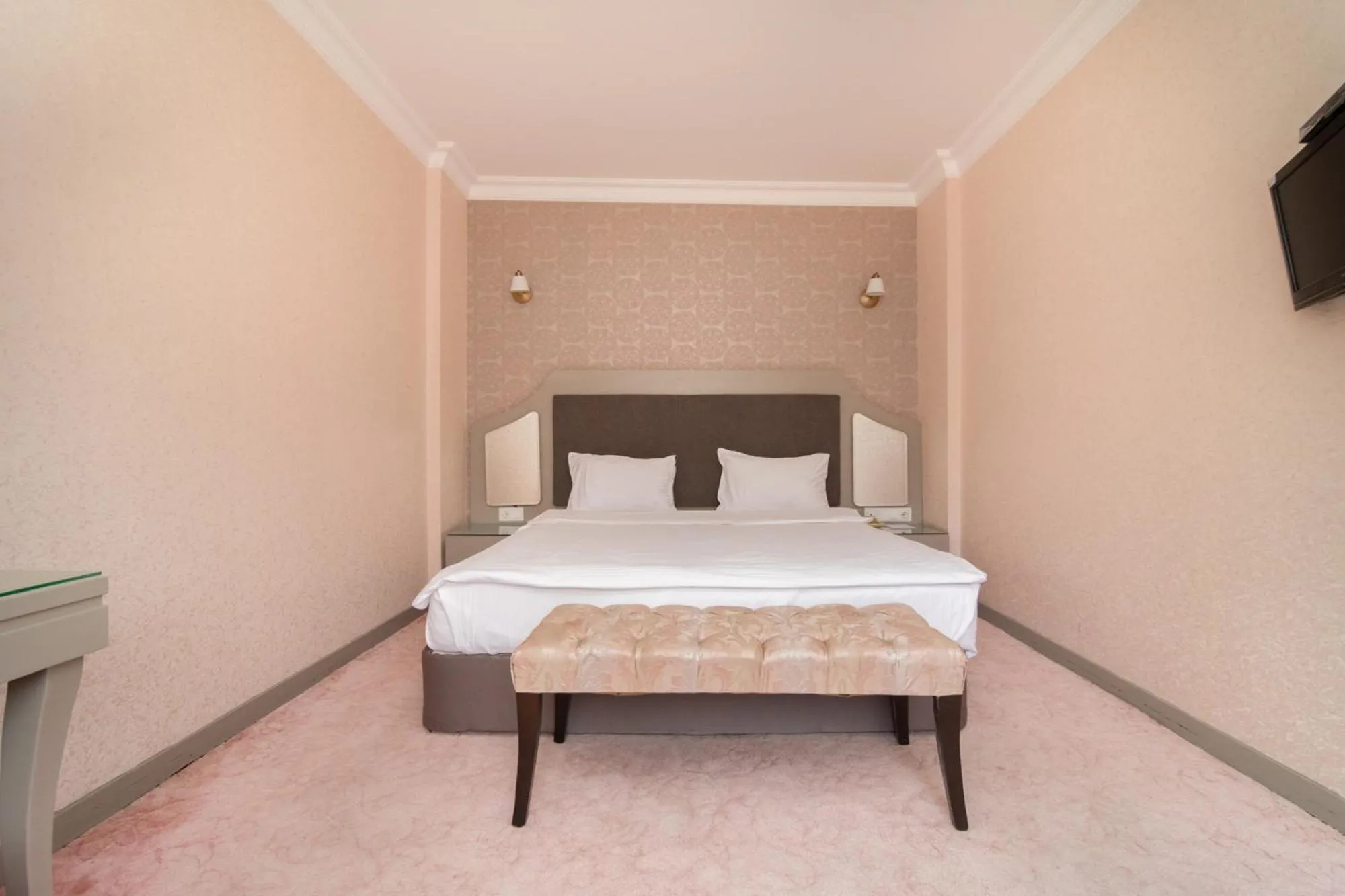 Bed in Asrin Park Hotel & Spa Convention Center