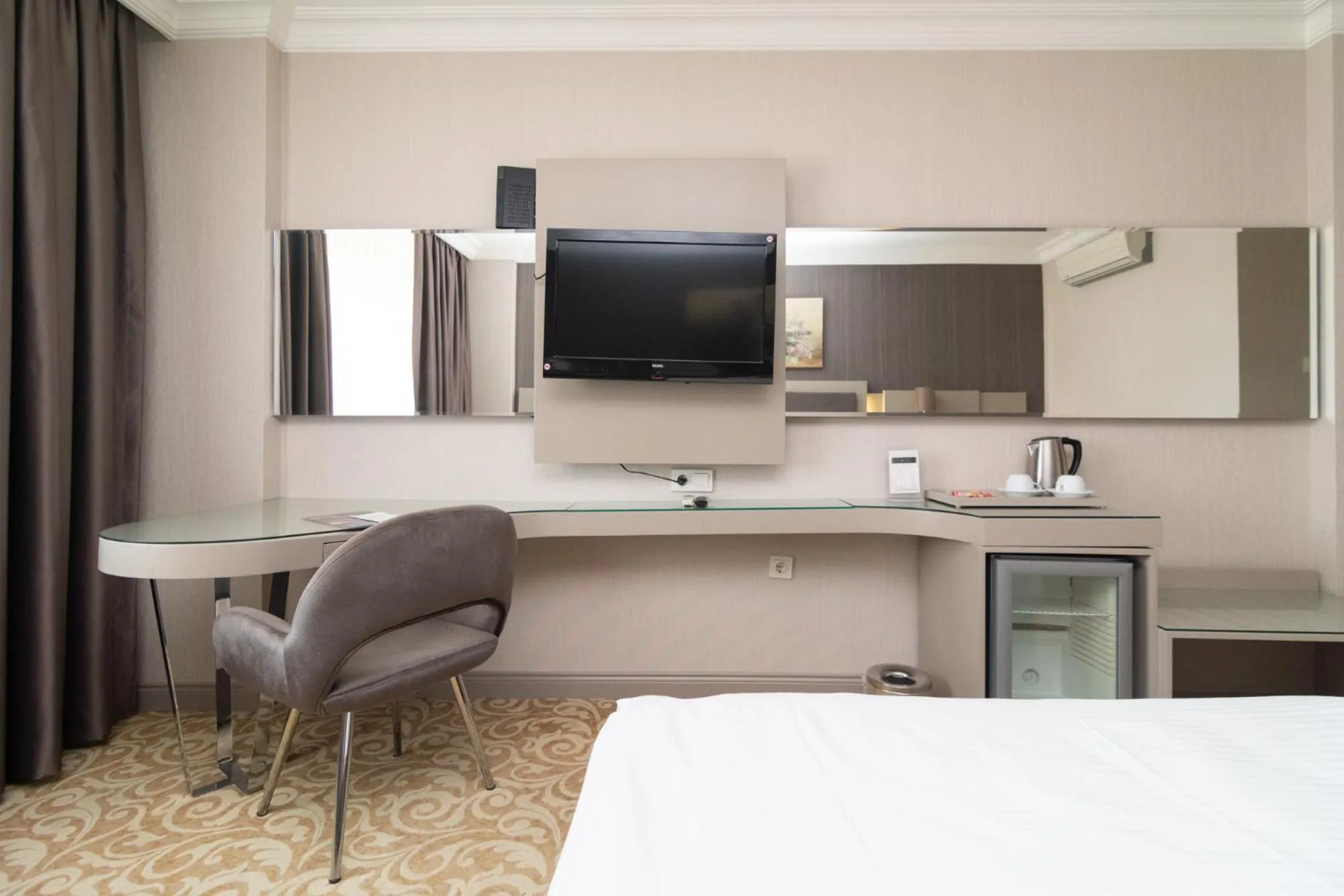 Bed in Asrin Park Hotel & Spa Convention Center