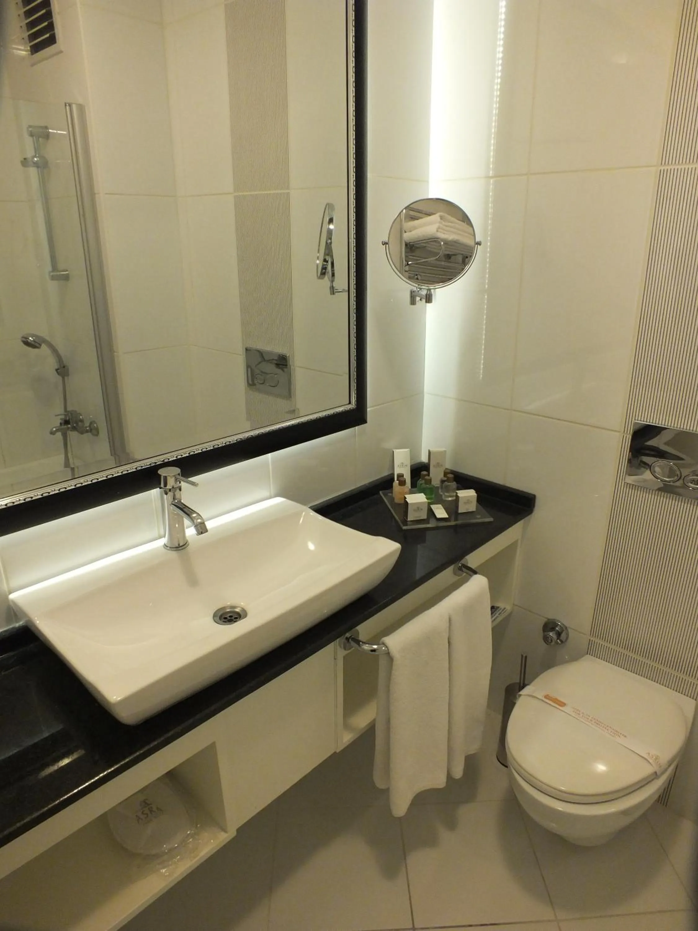 Bathroom in Asrin Park Hotel & Spa Convention Center
