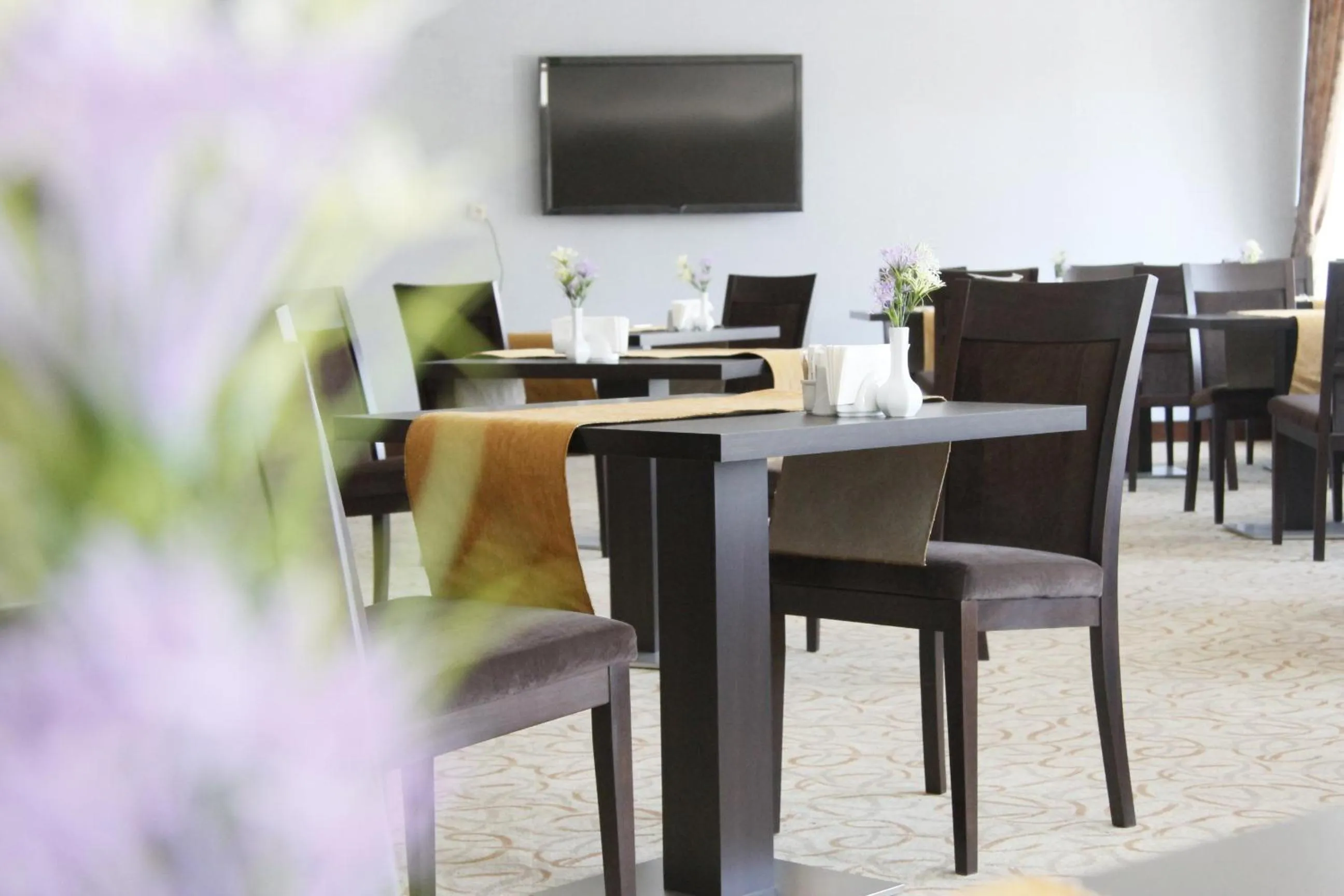 Restaurant/places to eat in Asrin Park Hotel & Spa Convention Center