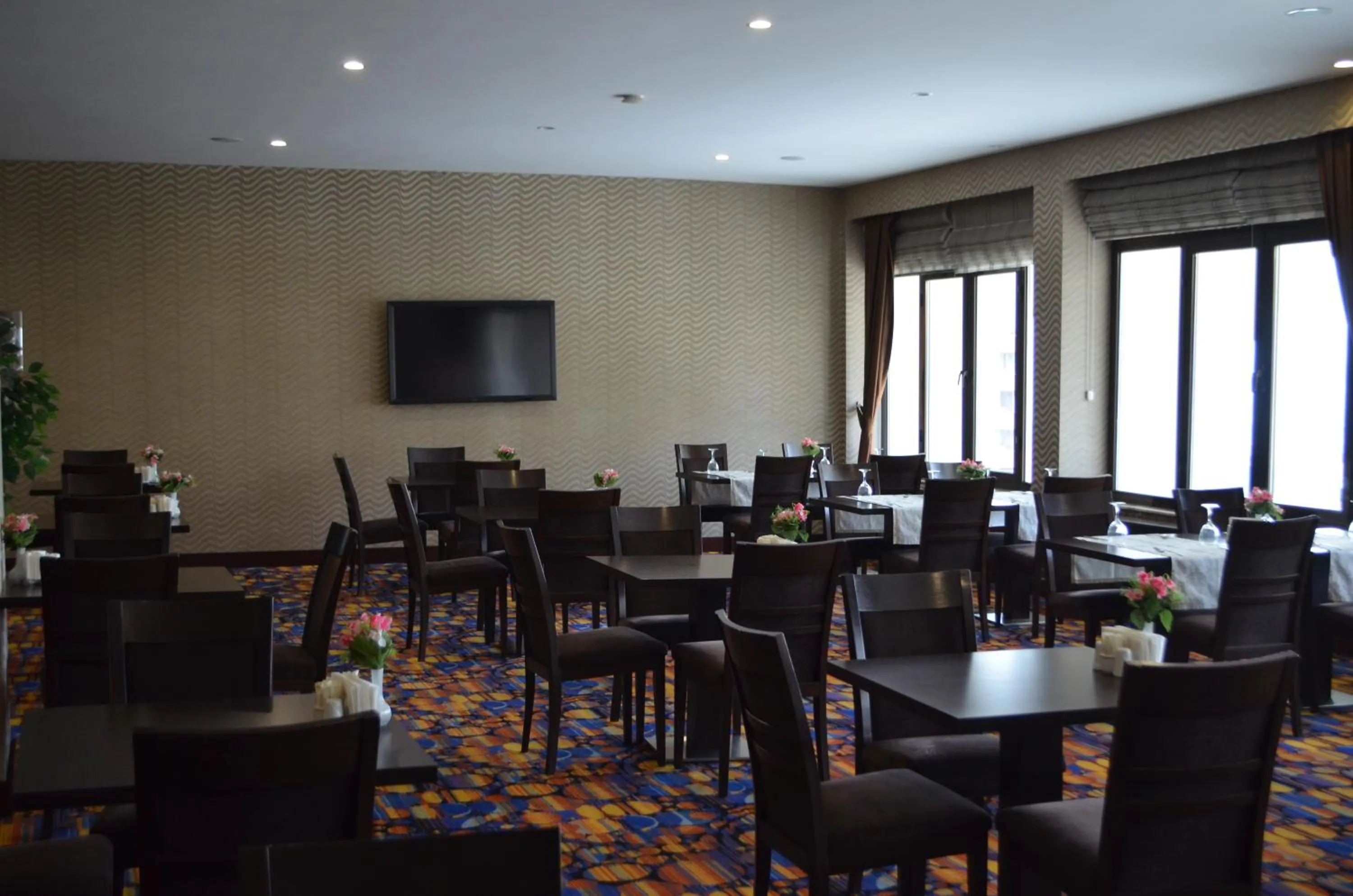 Restaurant/places to eat in Asrin Park Hotel & Spa Convention Center