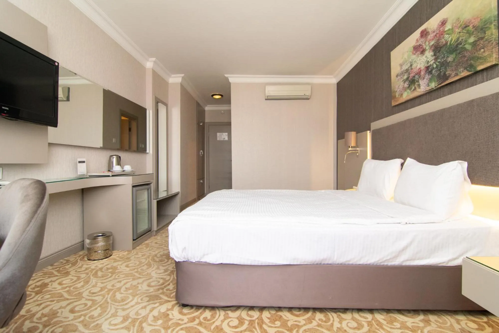 Bed in Asrin Park Hotel & Spa Convention Center