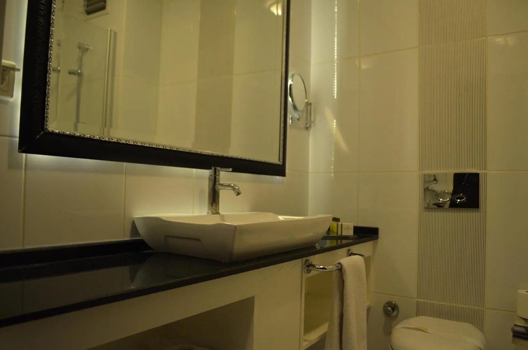 Bathroom in Asrin Park Hotel & Spa Convention Center
