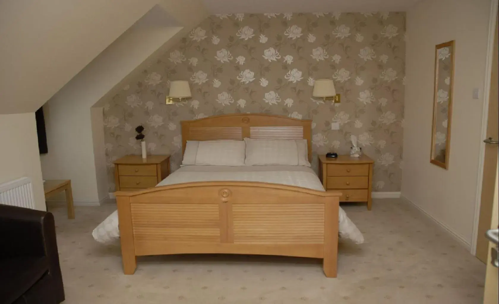 Bedroom, Bed in Ban-Car Hotel Bedroom, Bed in Ban-Car Hotel