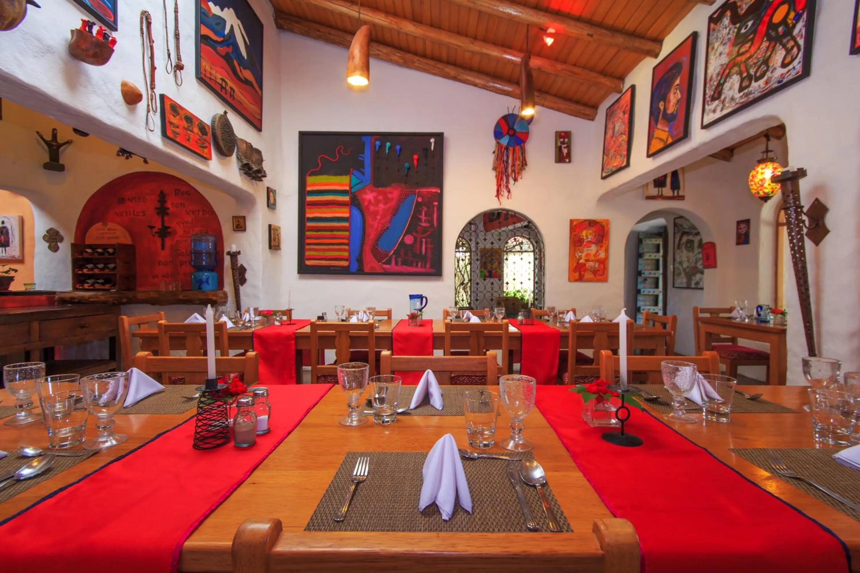 Restaurant/places to eat in Hosteria Museart Pantavi