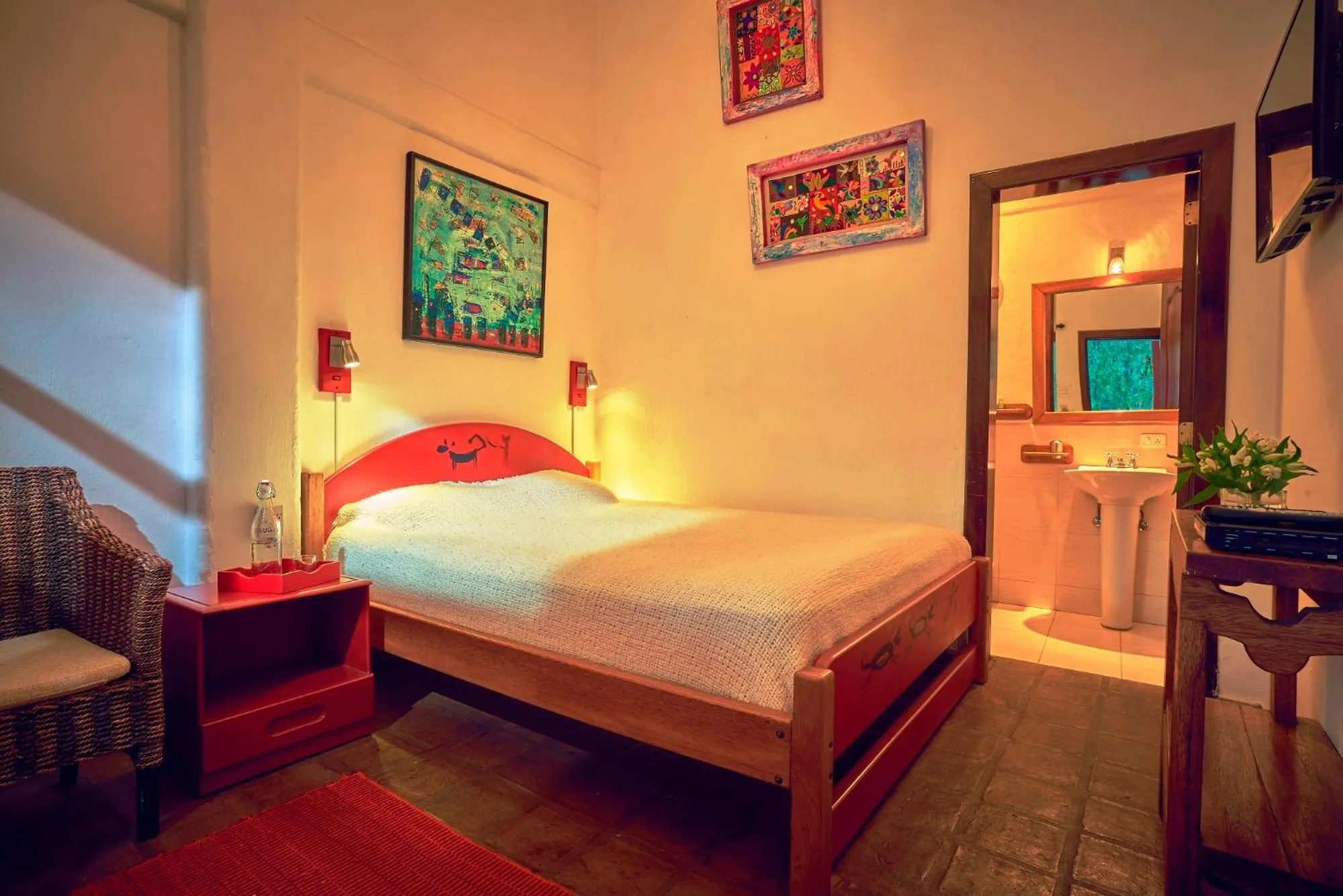 Photo of the whole room in Hosteria Museart Pantavi