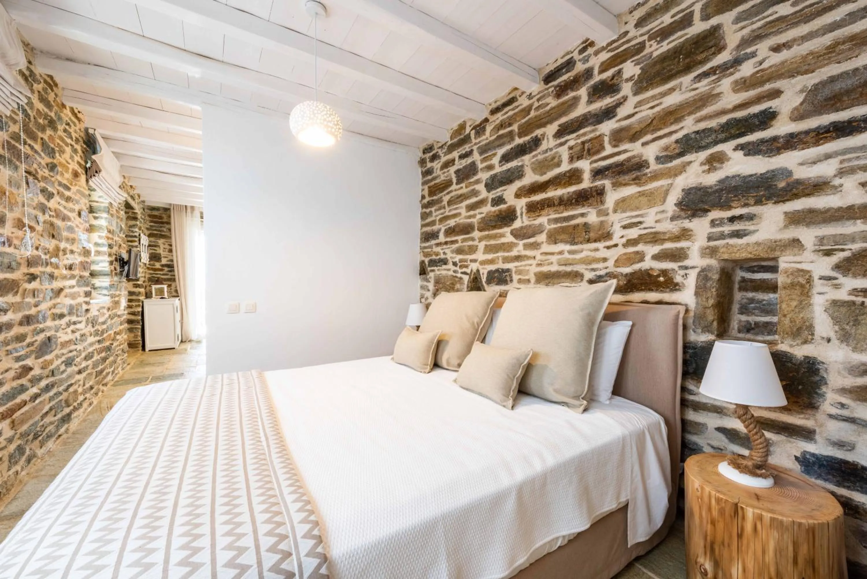Bed in VATHI BLEU PRIVATE VILLAS