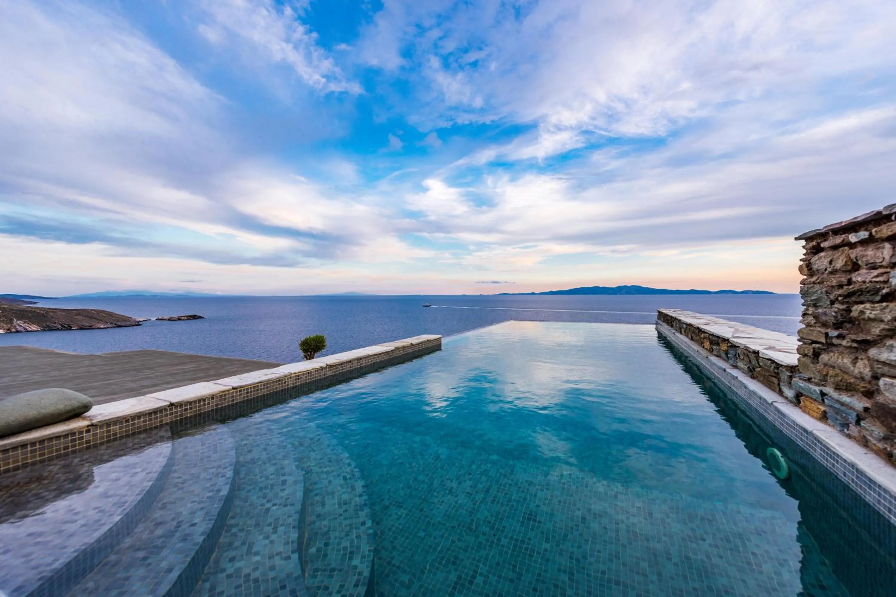 VATHI BLEU PRIVATE VILLAS