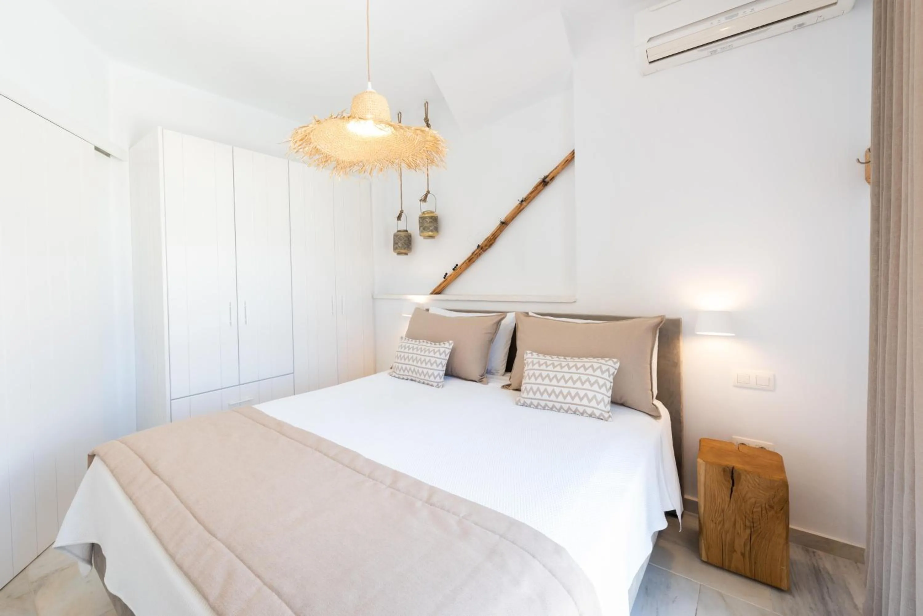 Bed in VATHI BLEU PRIVATE VILLAS