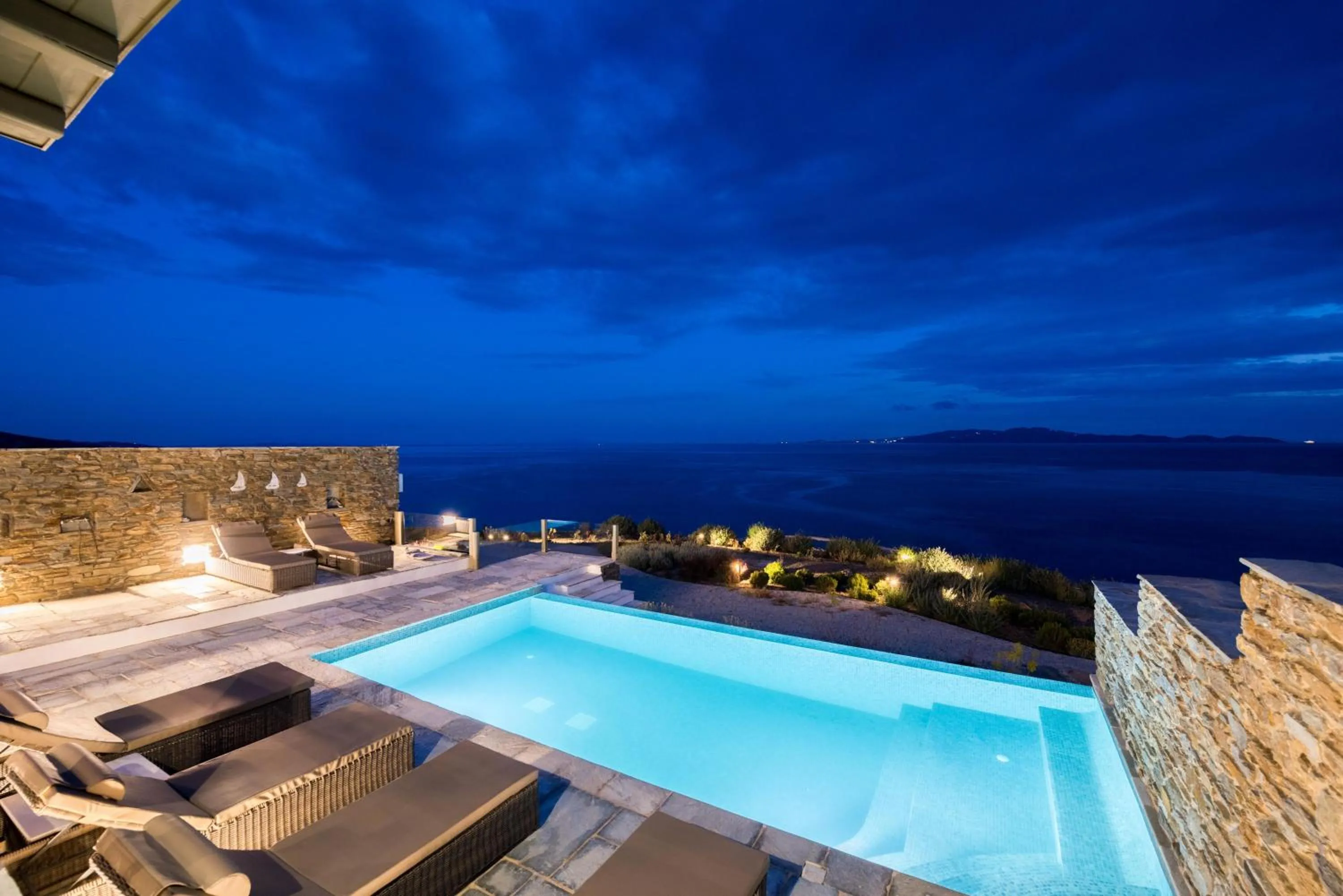VATHI BLEU PRIVATE VILLAS