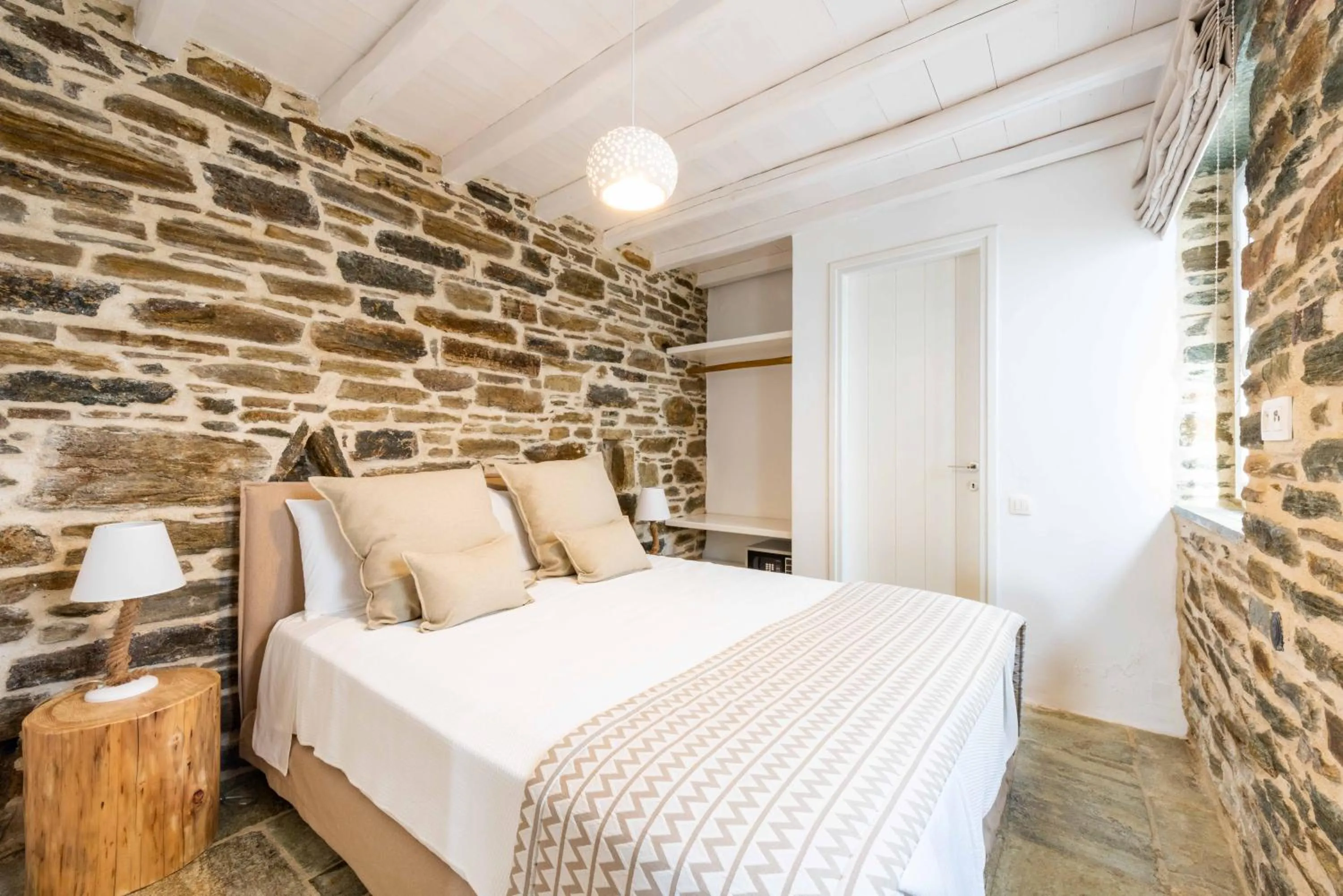 Bed in VATHI BLEU PRIVATE VILLAS