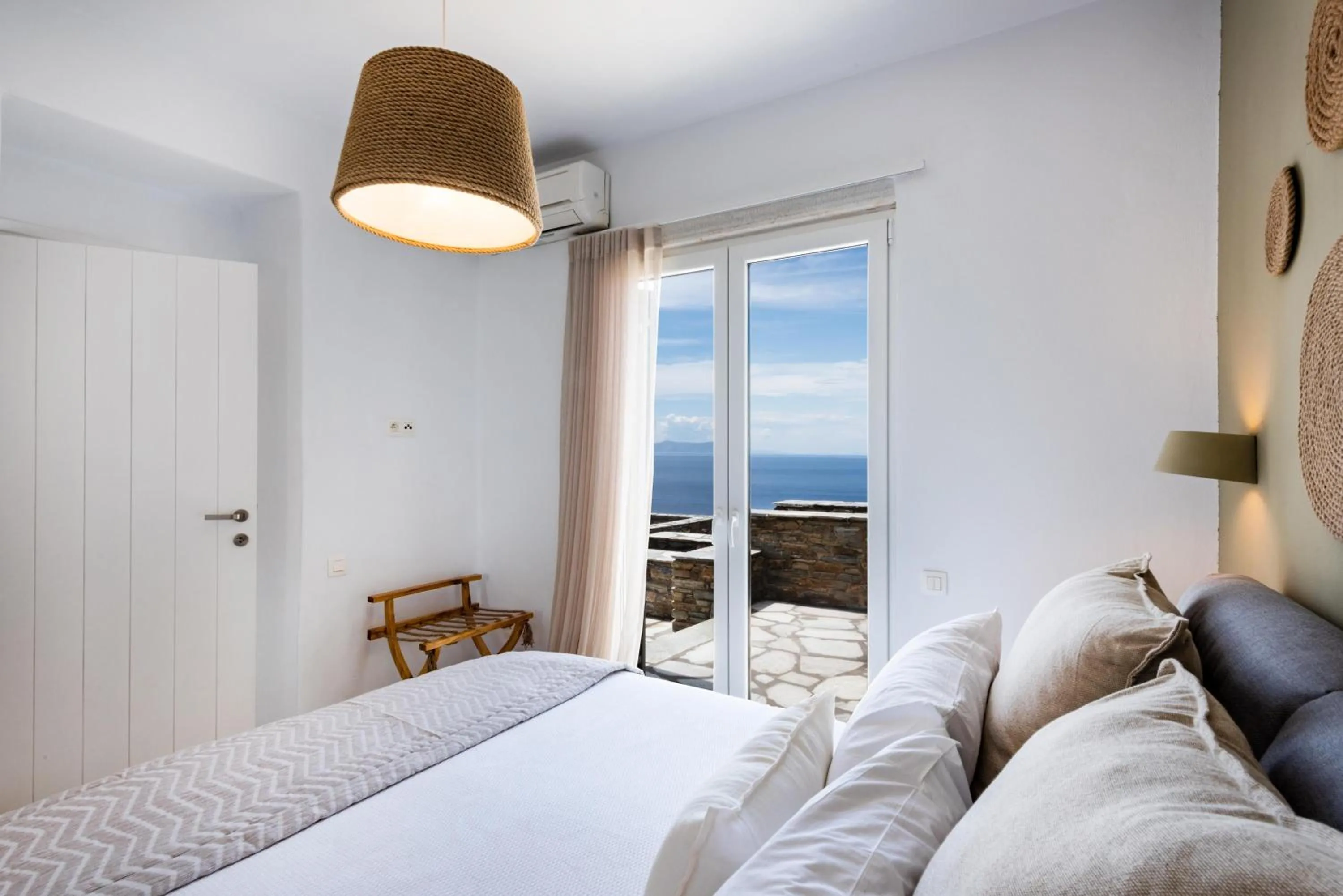 Bed in VATHI BLEU PRIVATE VILLAS