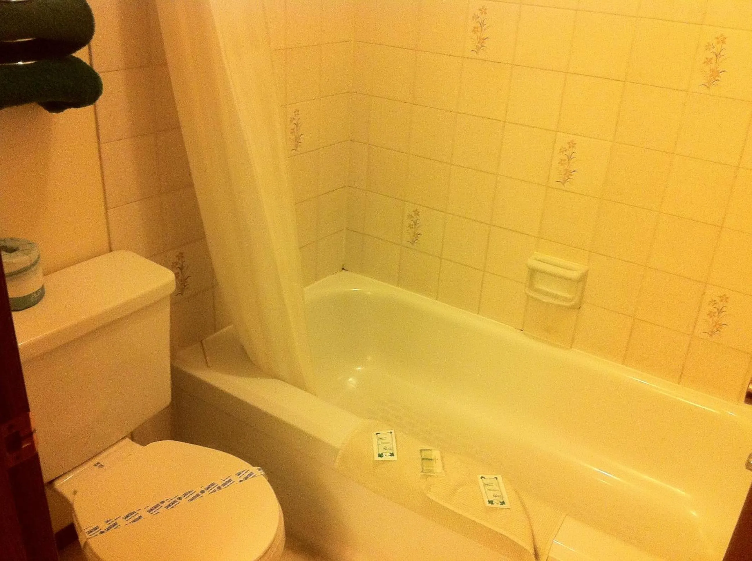 Bathroom in Circle 6 Motel