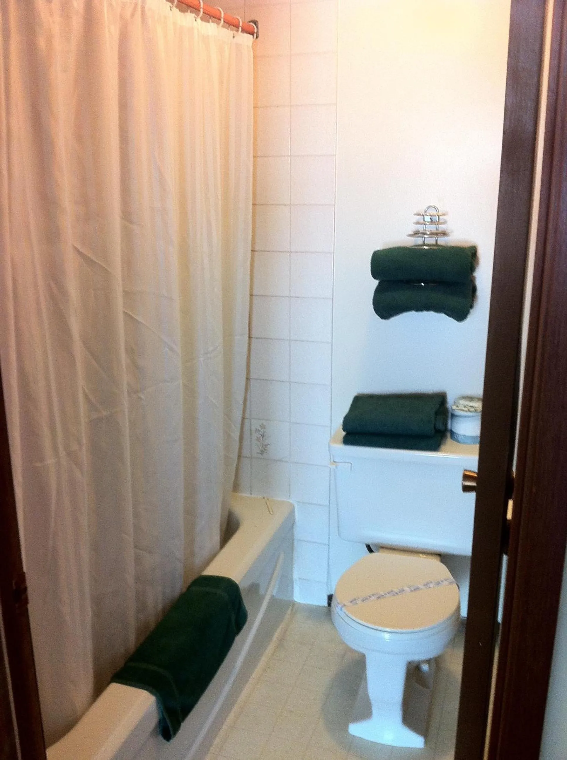 Bathroom in Circle 6 Motel