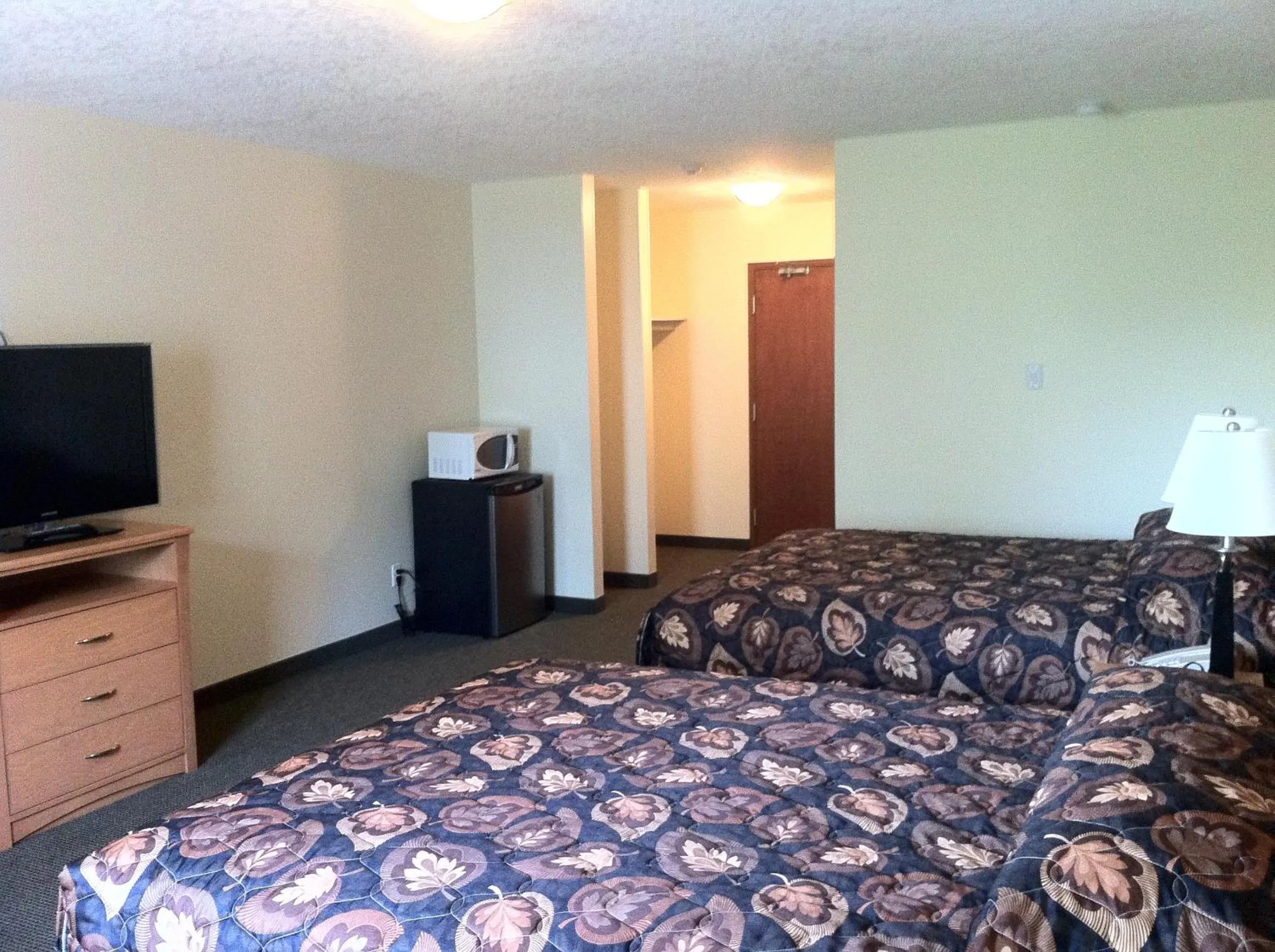 Bed in Circle 6 Motel